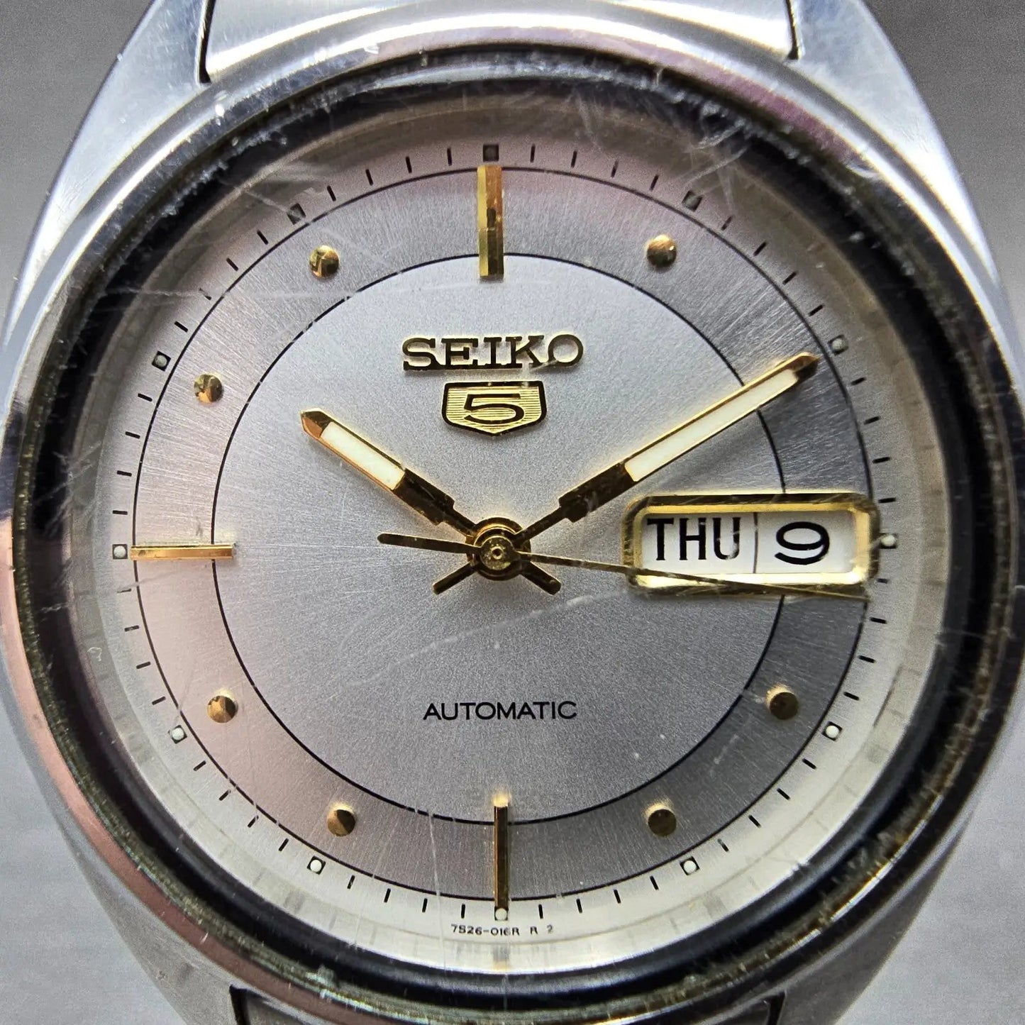 Seiko 5 Automatic Watch Men 37mm Silver Dial Silver Tone Daydate 7S26-3040 Runs1