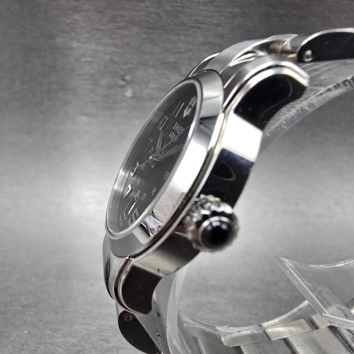 Victorinox Swiss Army Vivante Watch Women 28mm Black Dial Steel Date New Battery2
