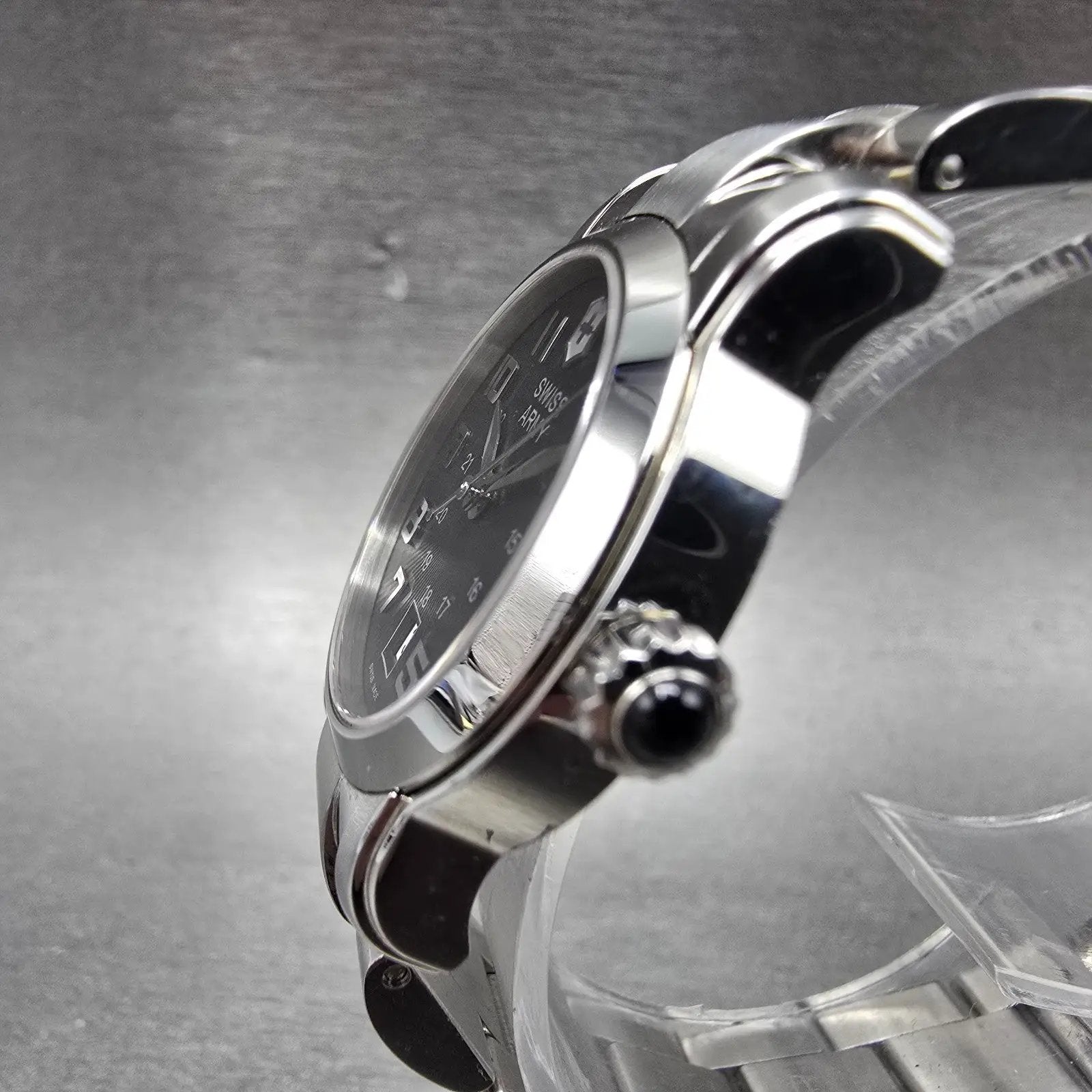 Victorinox Swiss Army Vivante Watch Women 28mm Black Dial Steel Date New Battery2