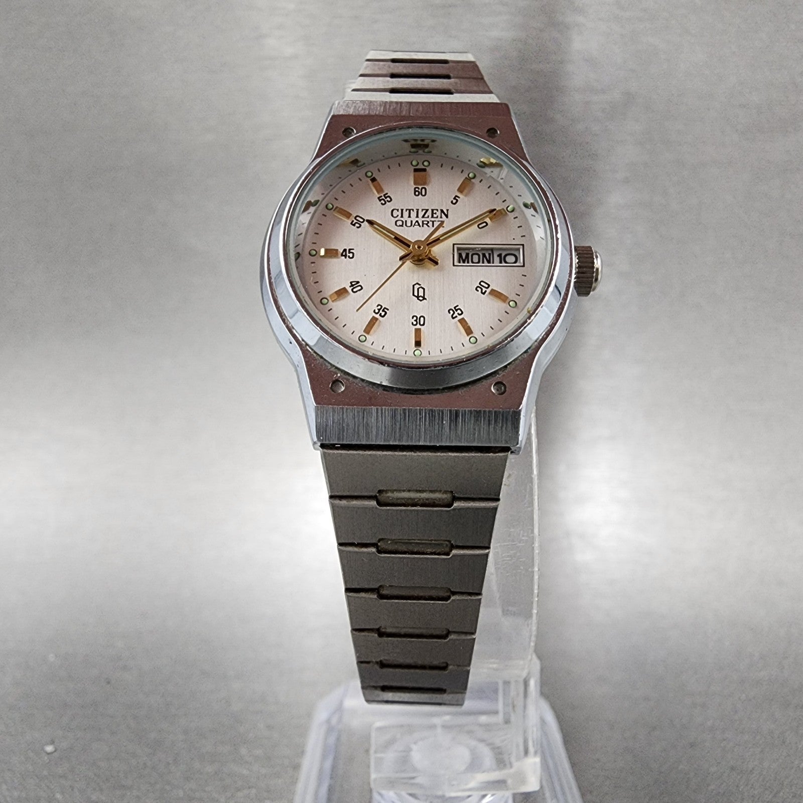 Citizen CQ Watch Women 25mm Silver Dial Silver Tone Daydate 6000074815 New Batt5