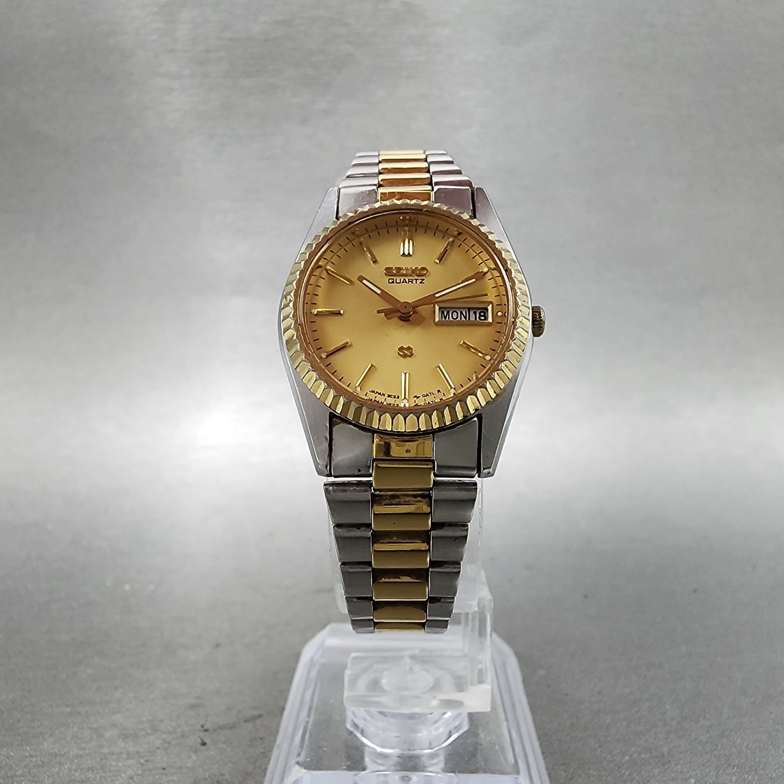 Seiko SQ Watch Women 24mm Gold Dial Two Tone Daydate Round 3E230A60 New Battery5