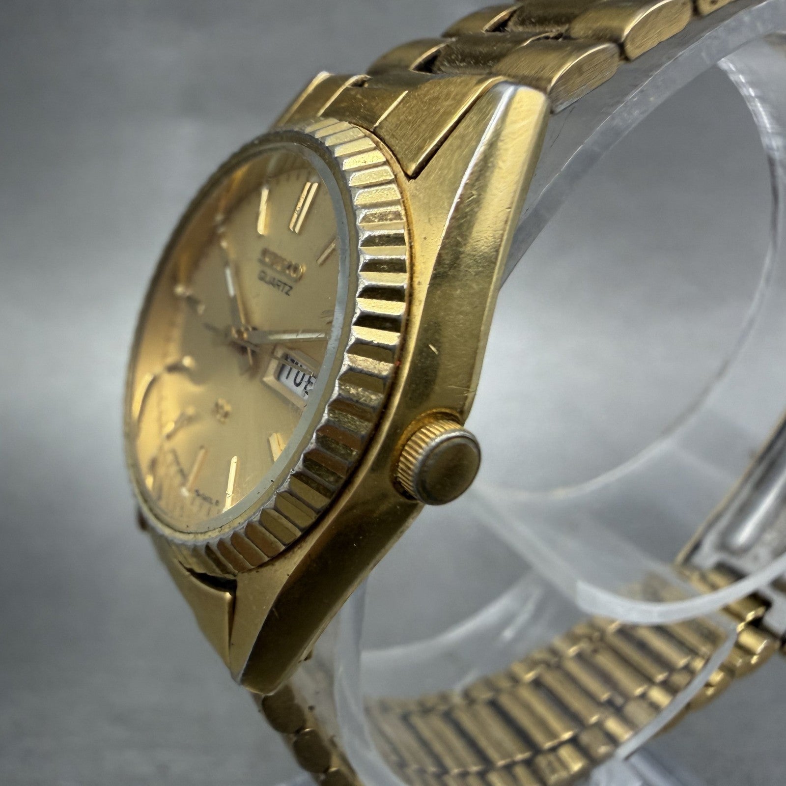 Seiko SQ Watch Women 24mm Gold Dial Gold Tone Daydate Round 3E23-0A60 NewBatt HG2