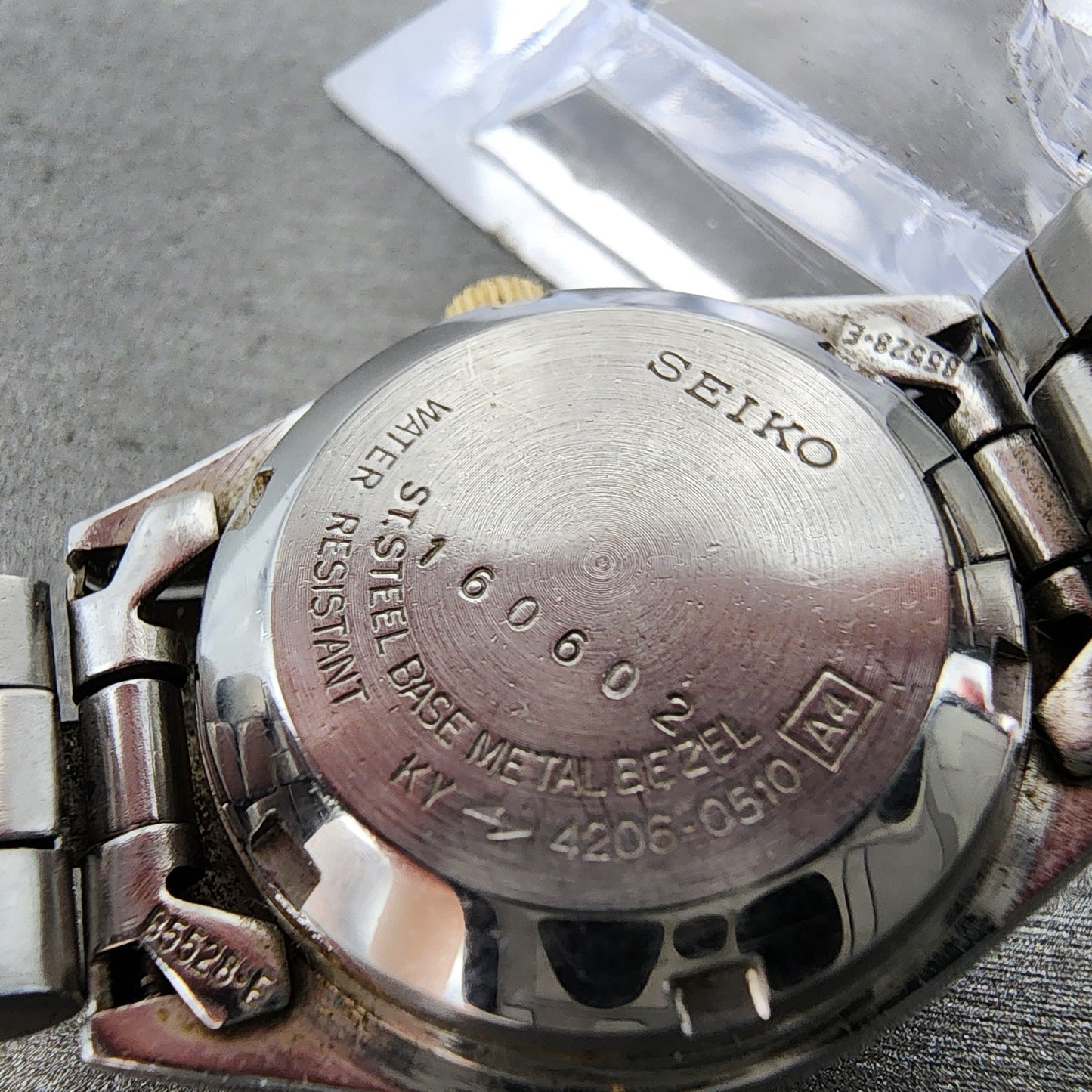 Seiko 5 Automatic Watch Women 24mm Champagne Dial Two Tone Daydate 42060510 Run9