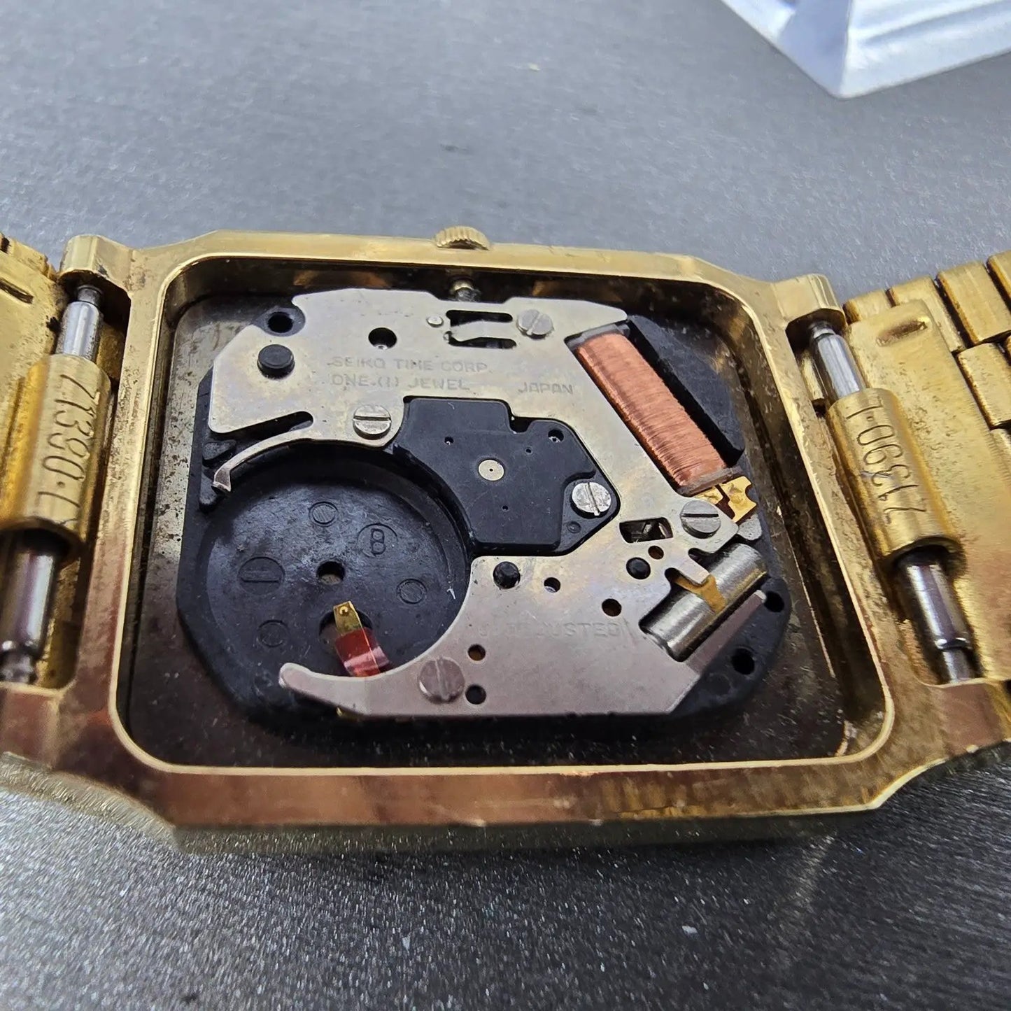 Seiko SX Tank Watch Men 26mm Black Dial Gold Tone Rectangle 5Y31A PARTS NO BACK10