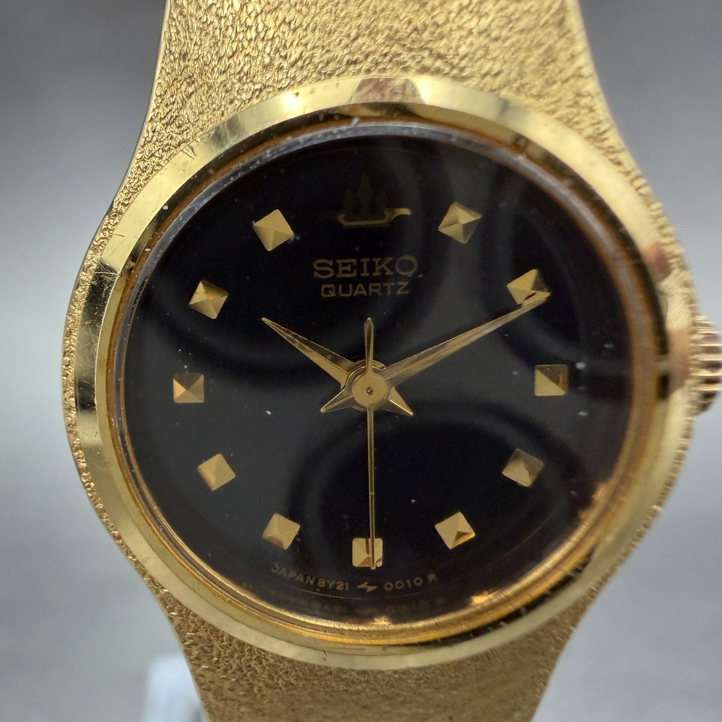 Seiko Watch Women 20mm Black Dial Gold Tone Round 8Y21-0020 New Battery VTG 6891