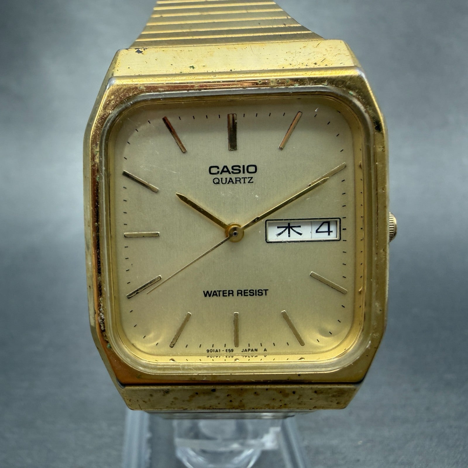 Casio MQ-518 Watch Men 30mm Champagne Dial Gold Tone Rectangle Daydate New BattF0