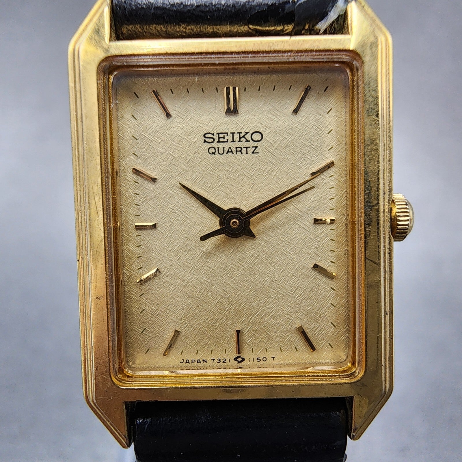 Seiko Tank Watch Women 19mm Champagne Dial Gold Tone 73215670 New Battery1