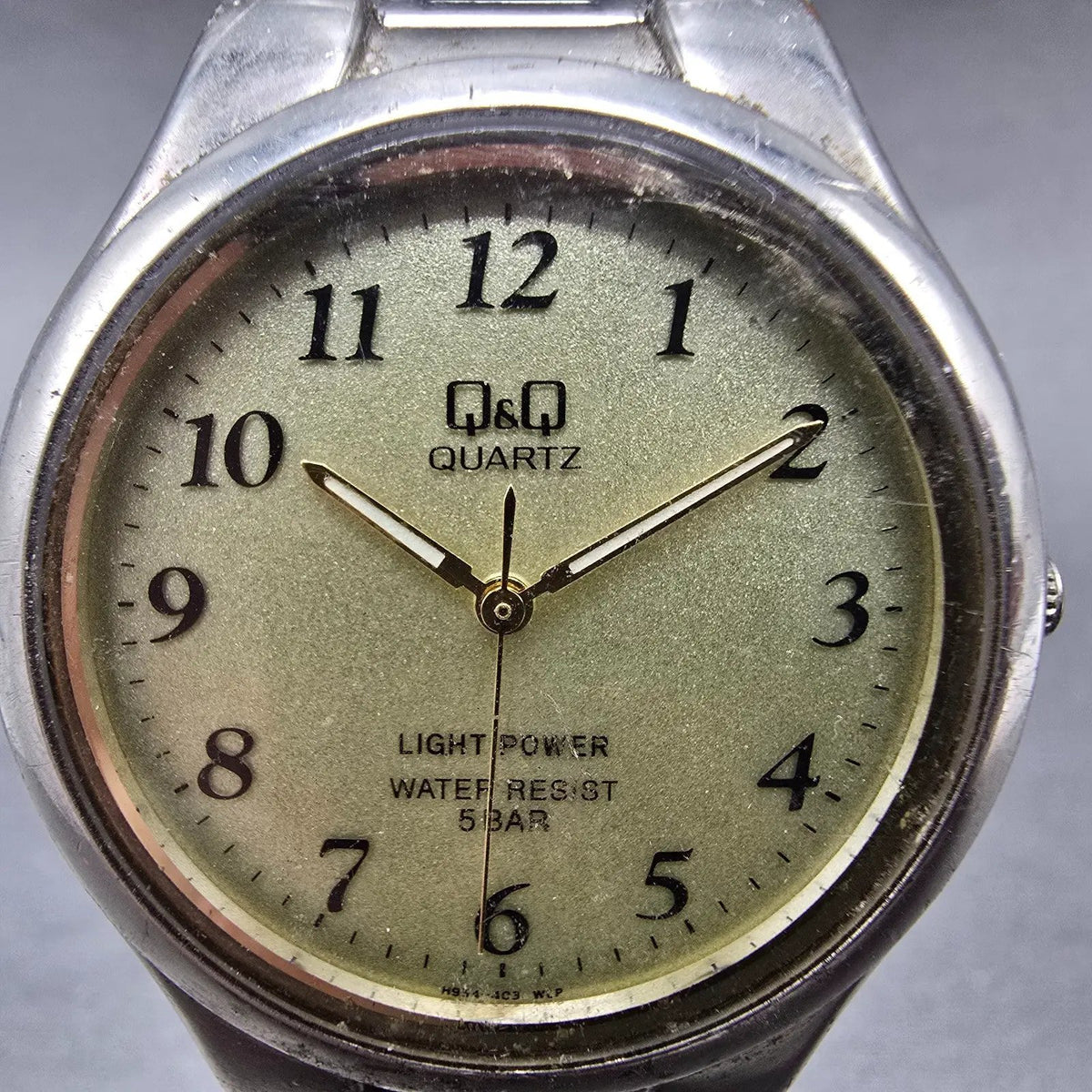 Citizen Q&Q Solar Watch Men 35mm Champagne Dial Silver Tone Round Bracelet Runs2