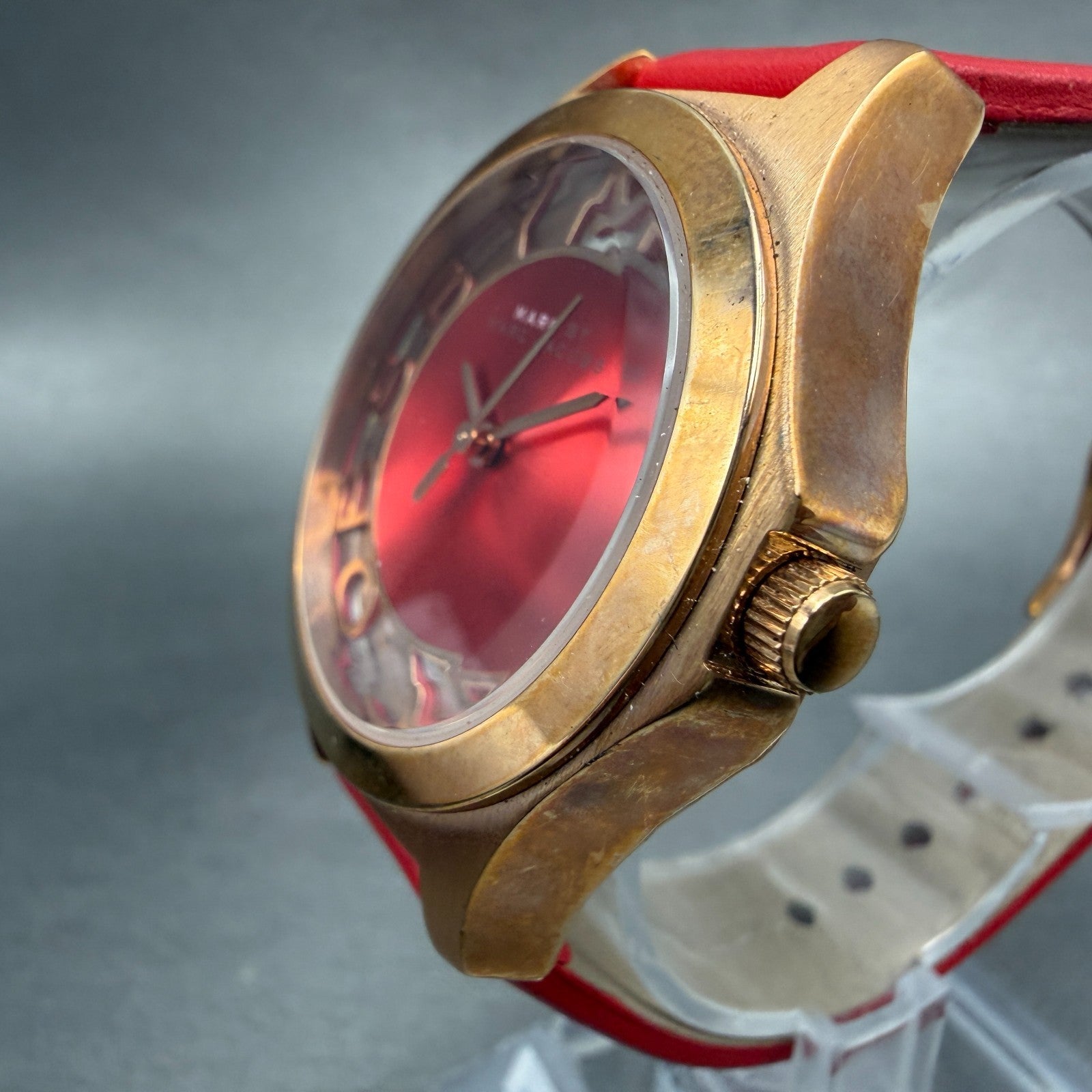 Marc Jacobs Henry Skeleton watch Women 35mm Red Dial Rose Gold Tone New Battery2