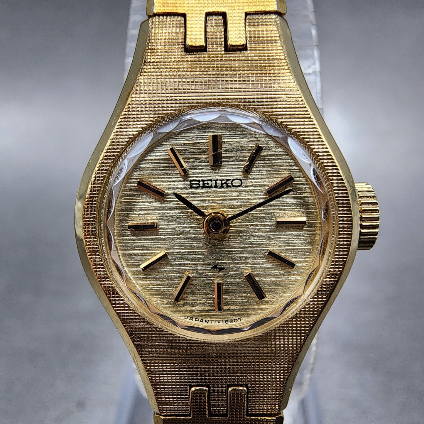 Seiko Watch Women 17mm Gold Dial Gold Tone Manual Round Runs 1106391