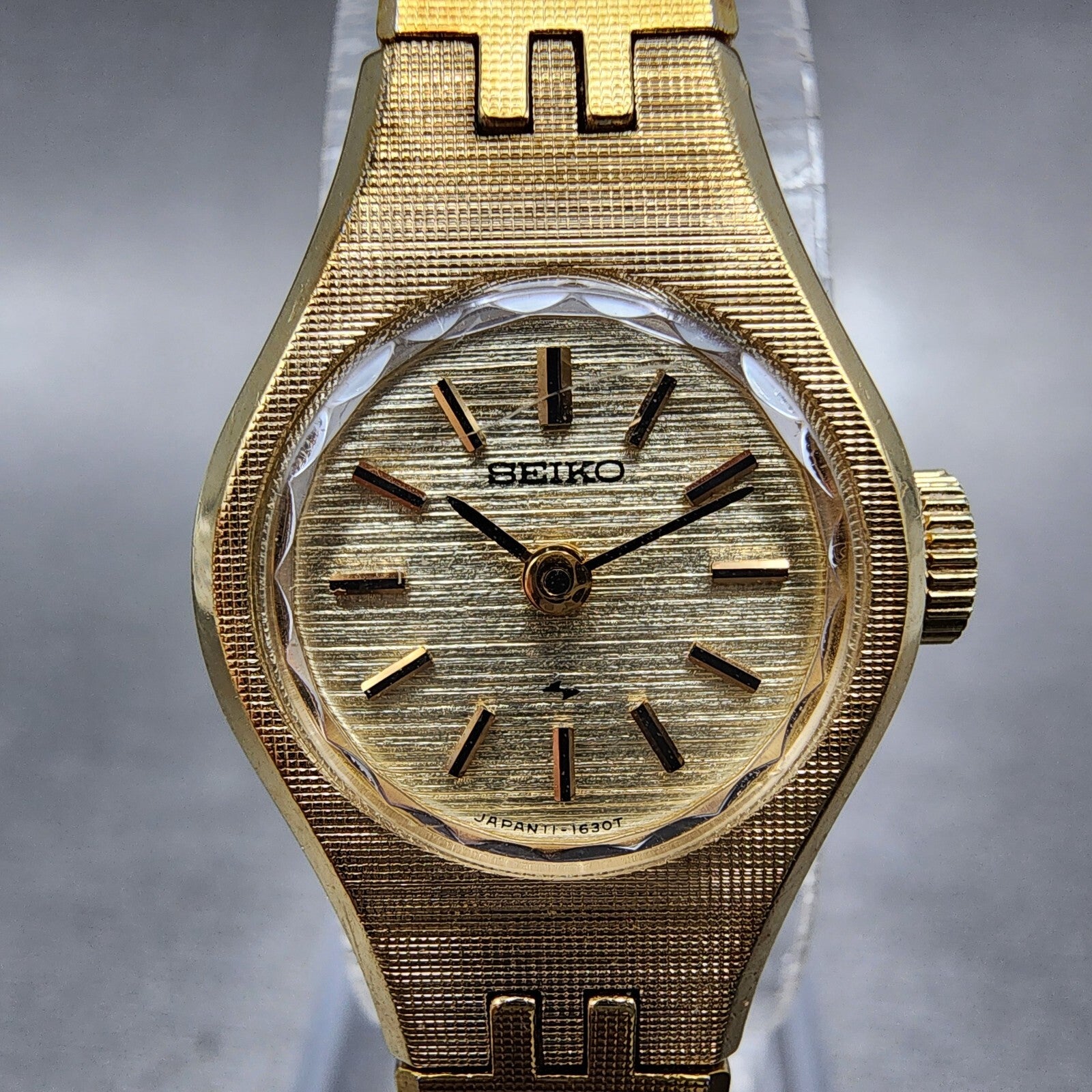 Seiko Watch Women 17mm Gold Dial Gold Tone Manual Round Runs 1106391