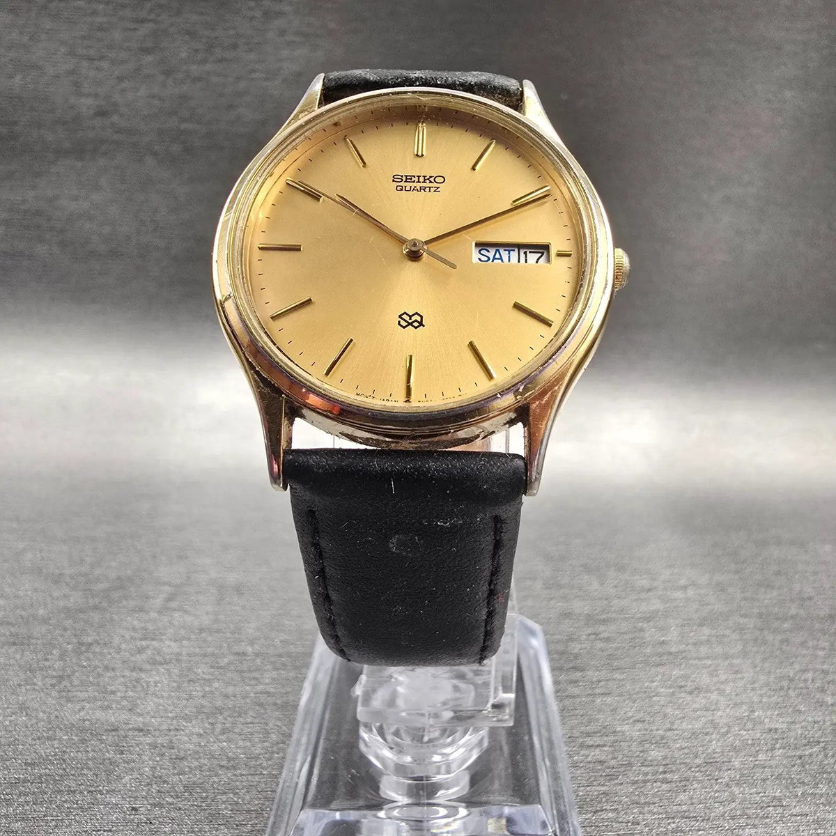 Seiko SQ Watch Men 33mm Gold Dial Gold Tone Daydate Round 5Y23-7079 New Battery5