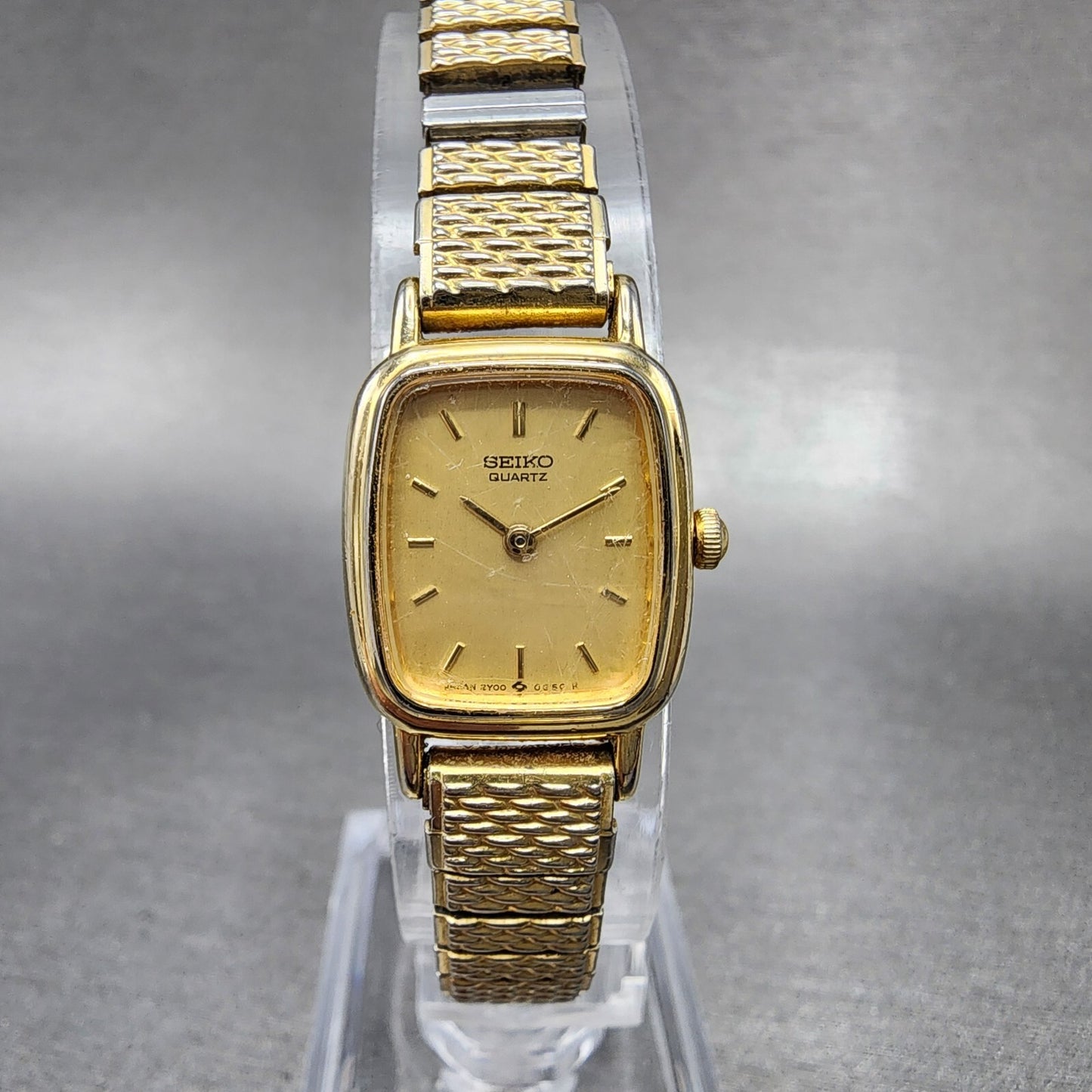 Seiko Watch Women 17mm Gold Dial Gold Tone Rectangle 2Y005B49 New Battery0