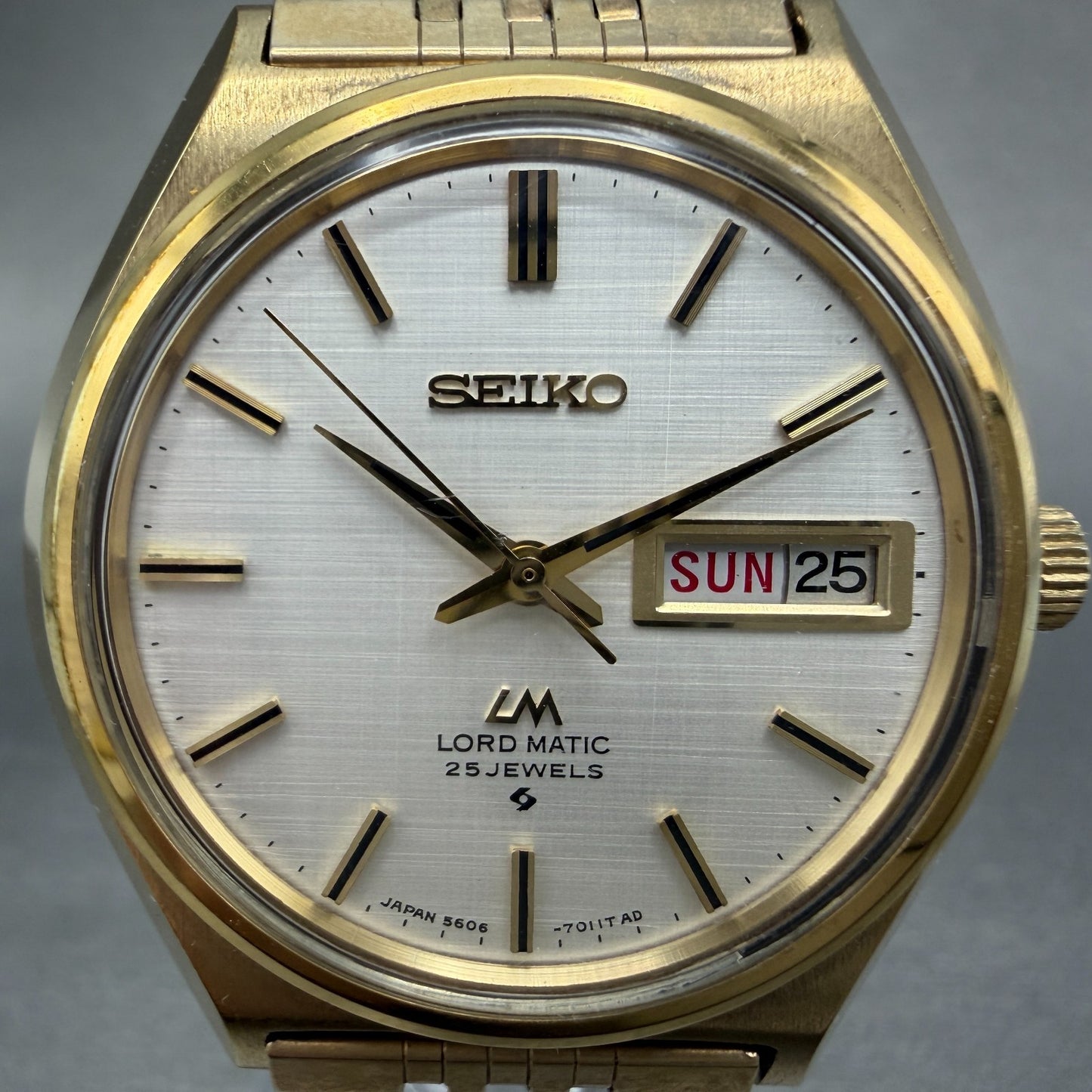 Seiko Lord Matic Watch Men 36mm Silver Dial Gold Tone Daydate 5606-7010 Runs1