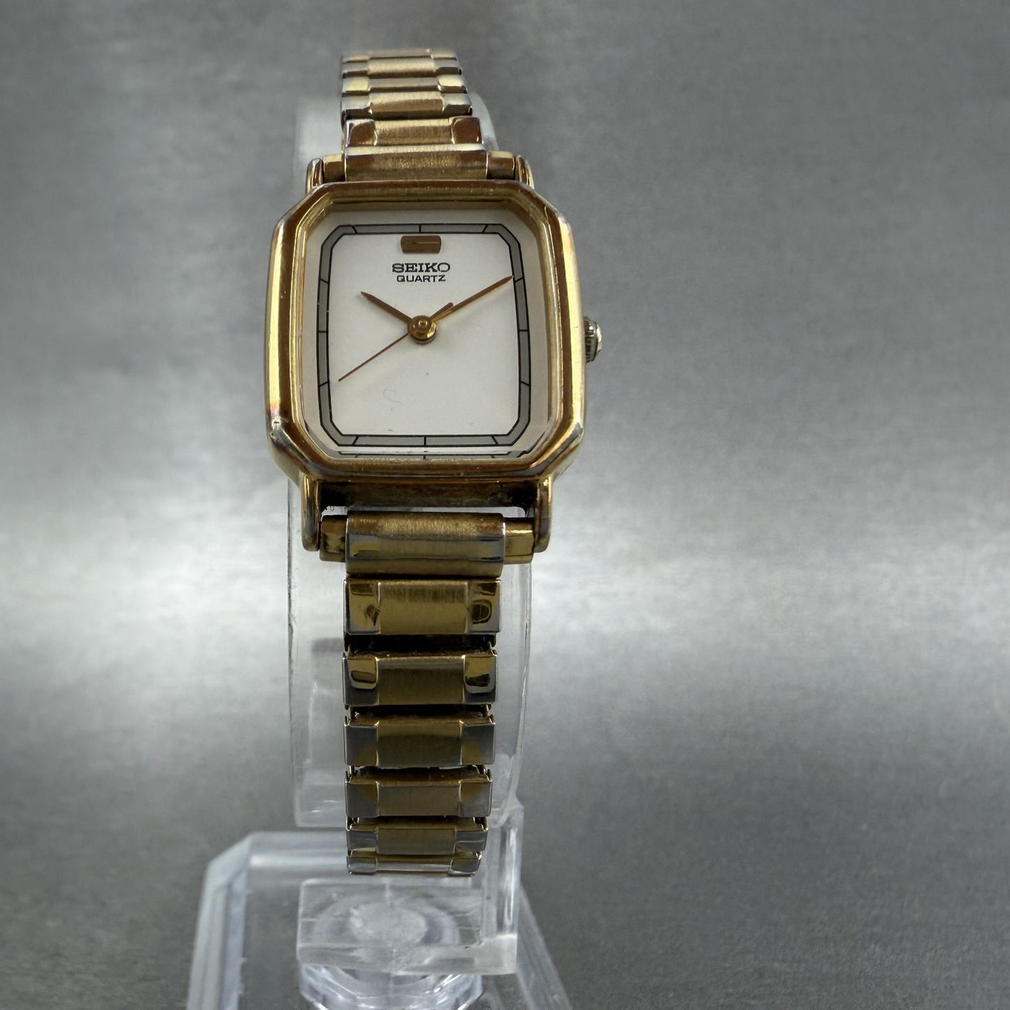 Seiko Tank Watch Women 19mm White Dial Gold Tone Rectangle 2P215C10 New Battery5