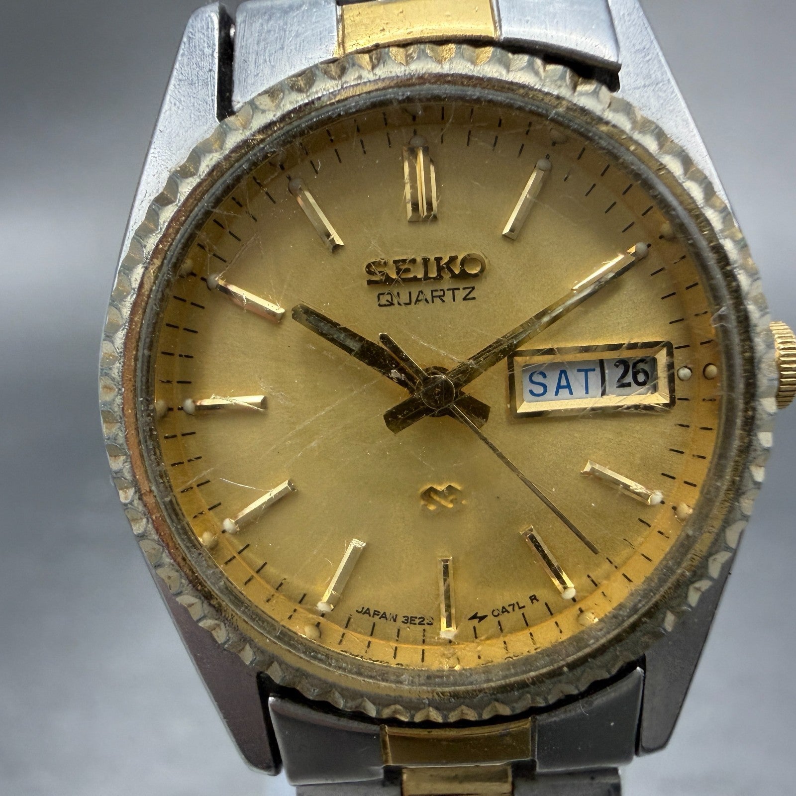 Seiko SQ Watch Women 24mm Gold Dial Two Tone Daydate Round 3E23-0A60 New Batt QP1