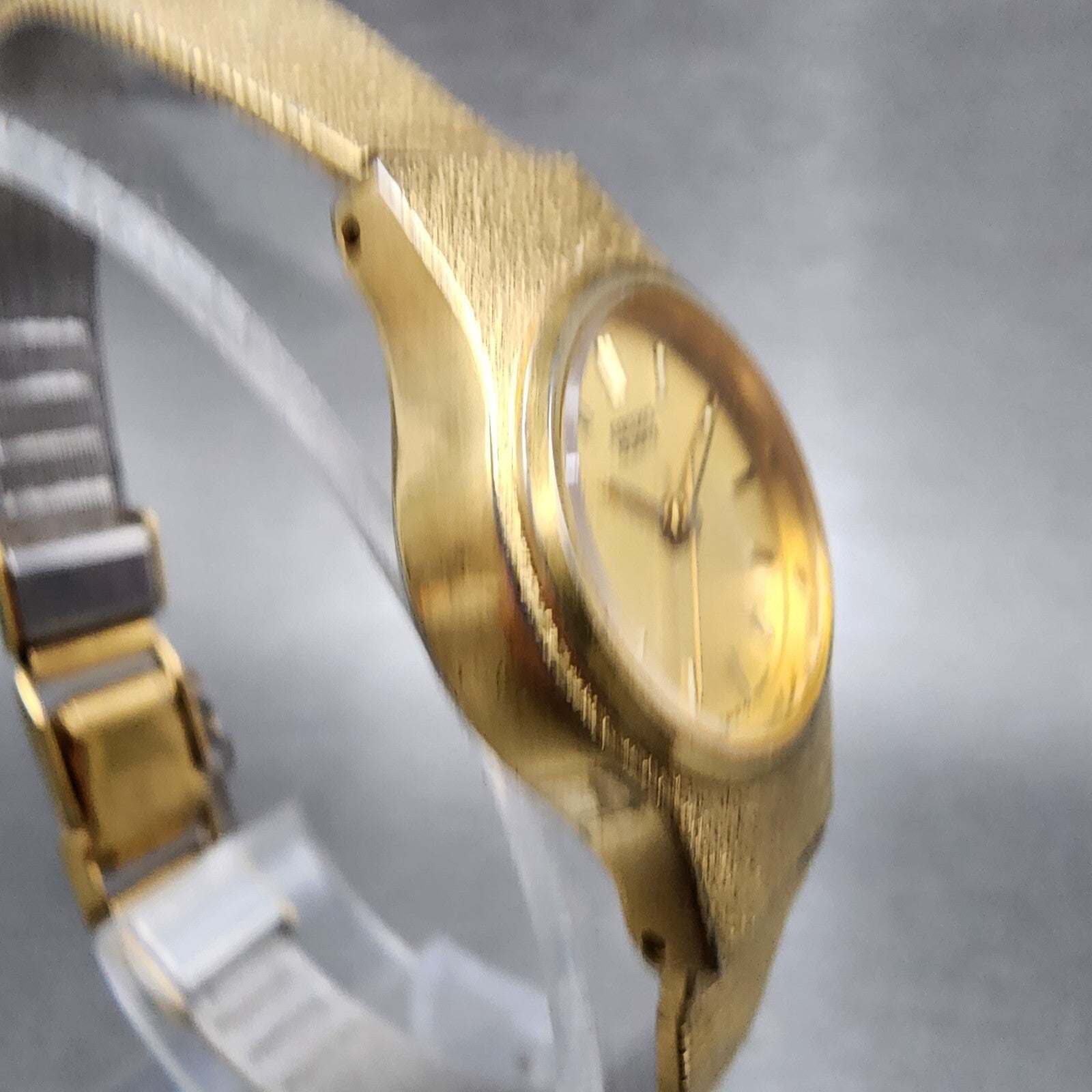 Seiko Watch Women 20mm Gold Dial Gold Tone Round 8Y210029 New Battery VTG3