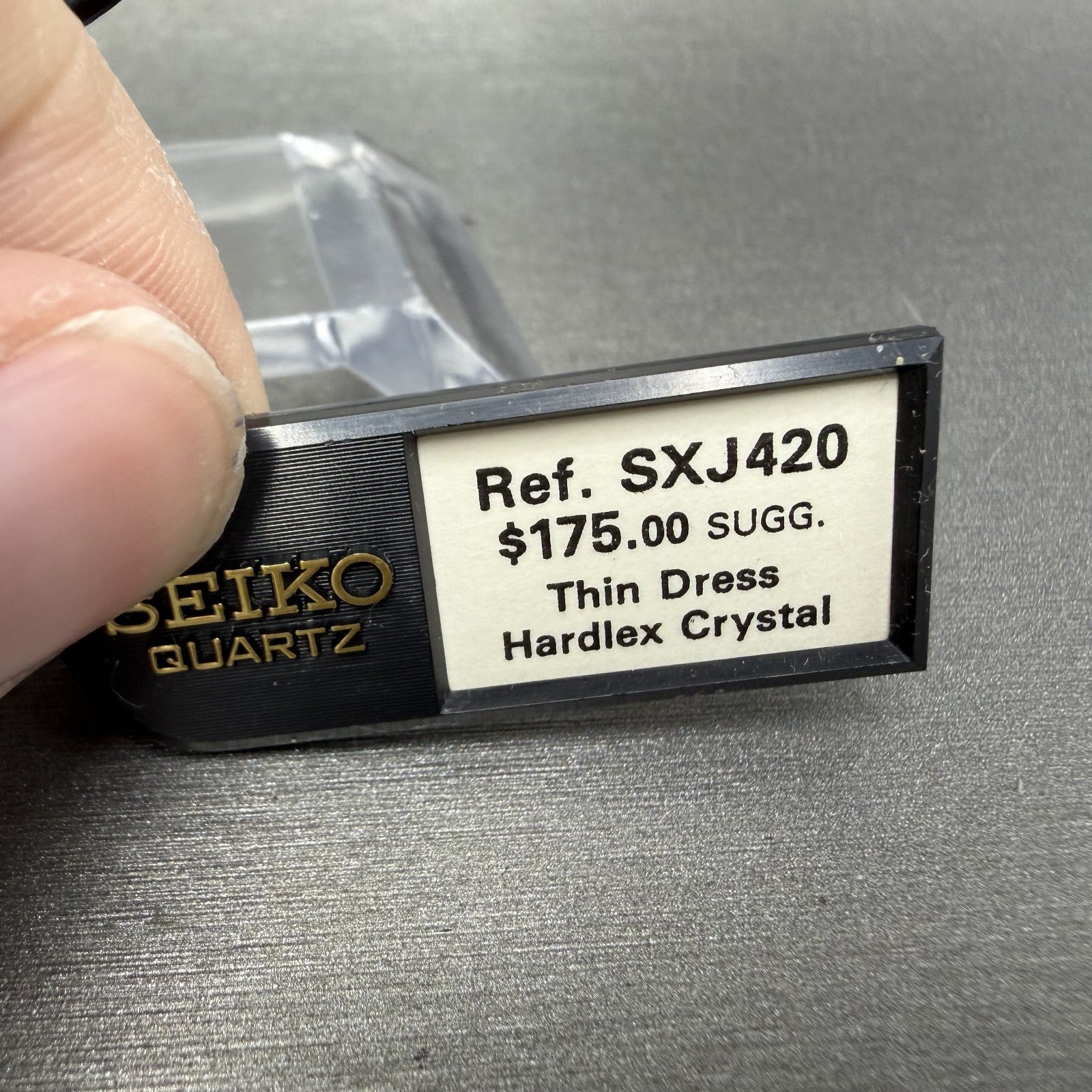 Seiko Tank Watch Women 18mm MOP Dial Black Tone Rectangle 1N005C89 NOS Runs Box10