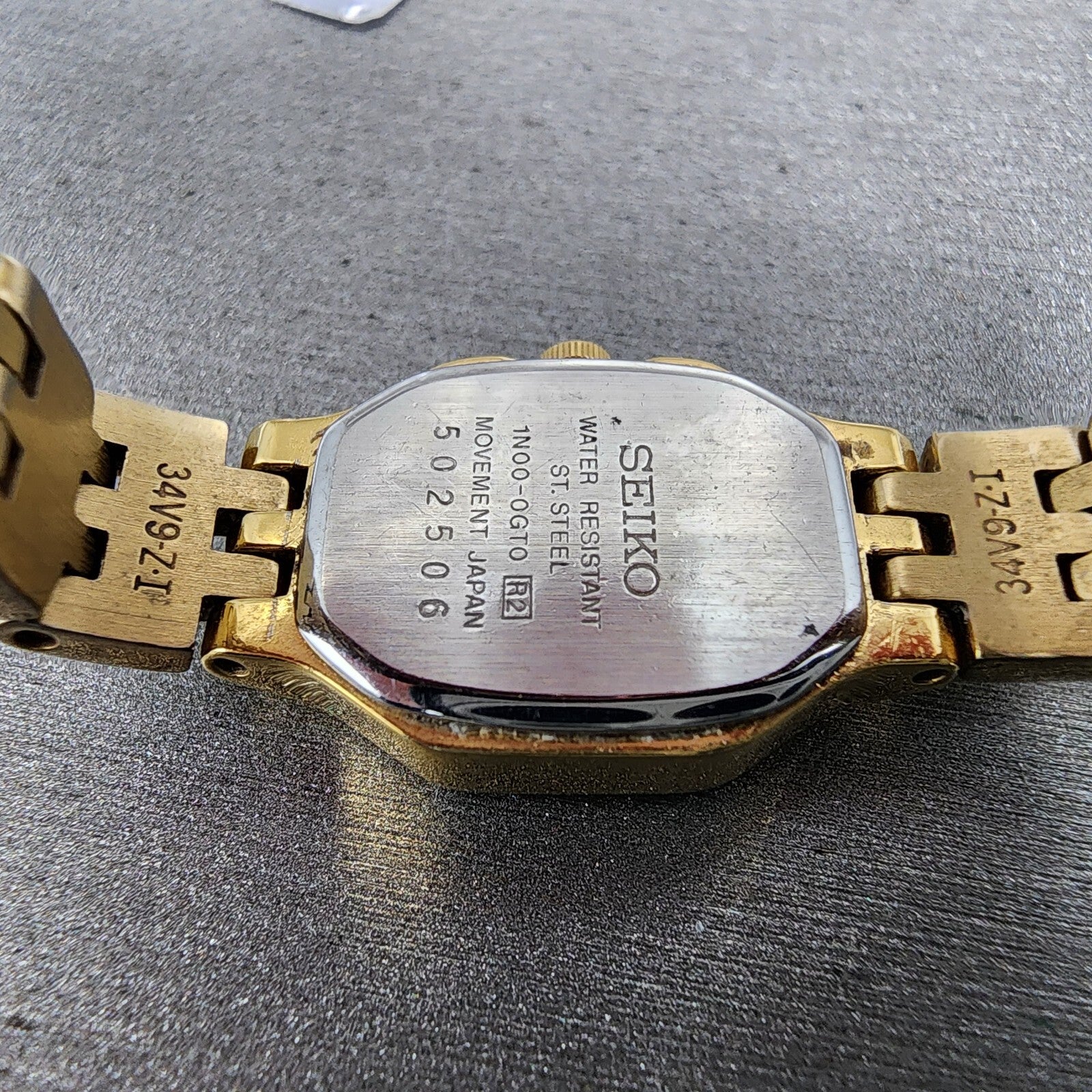 Seiko Watch Women 16mm Champange Dial Gold Tone Hexagon 1N000GT0 New Battery9