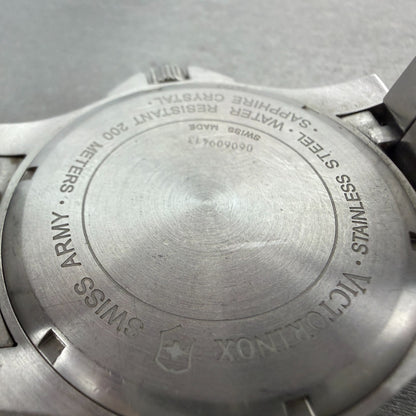 Victorinox Swiss Army Maverick II Dive Watch Men 42mm Black Dial Steel Date Runs9