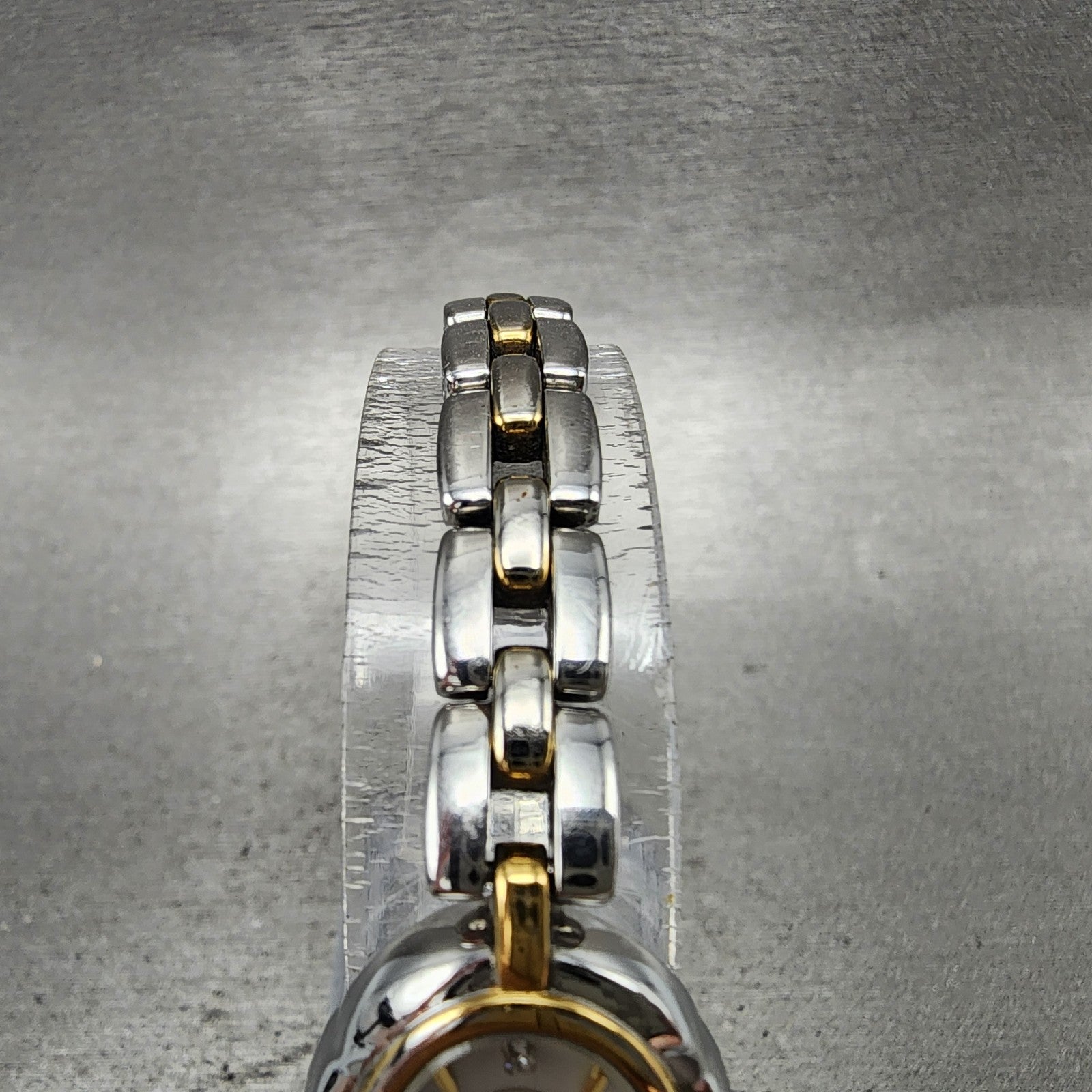 Seiko Solar Watch Women 19mm Gray Dial Two Tone Oval V1100AG0 Runs Bracelet4