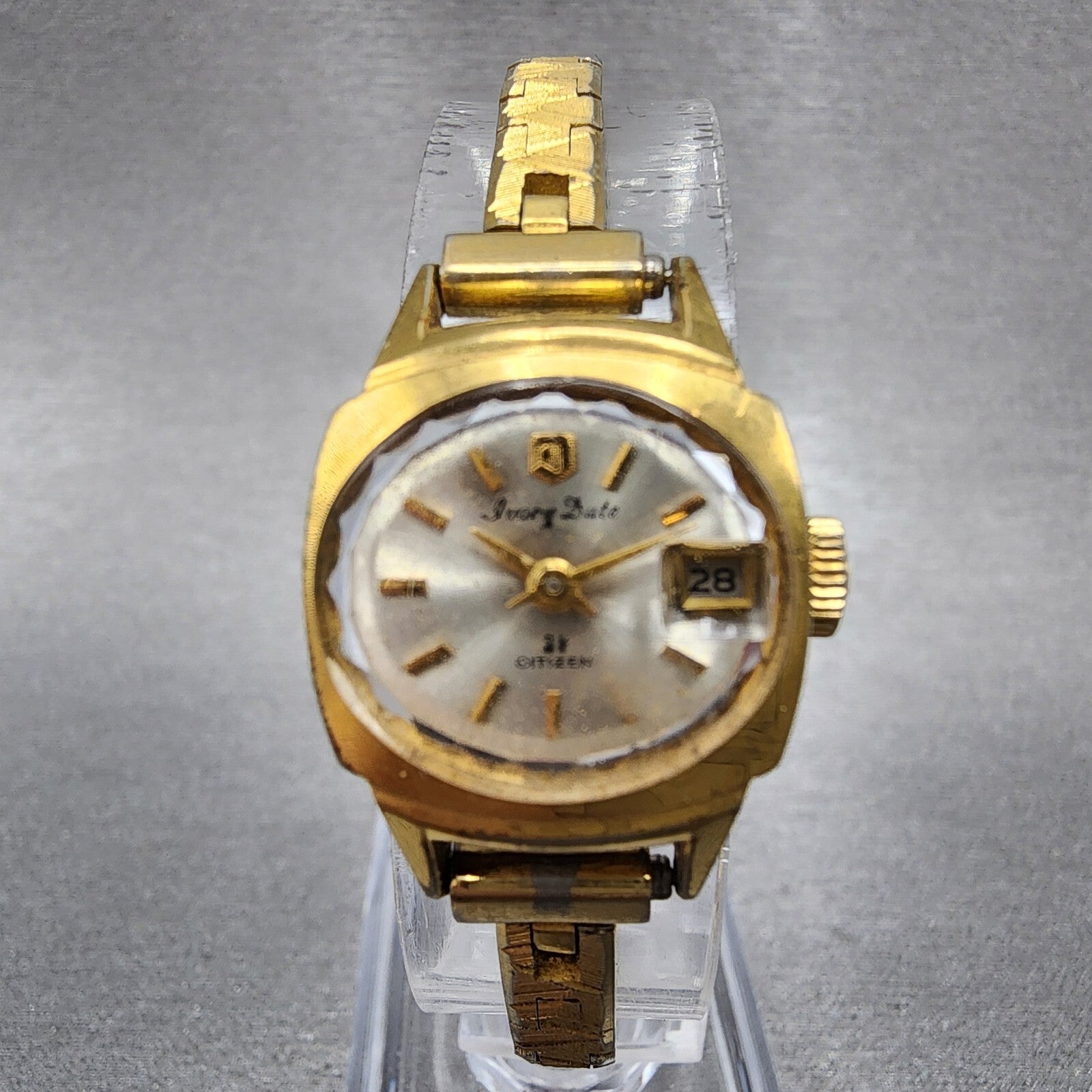 Citizen Ivory Date Watch Women 18mm Silver Dial Gold Tone Date Manual Runs0