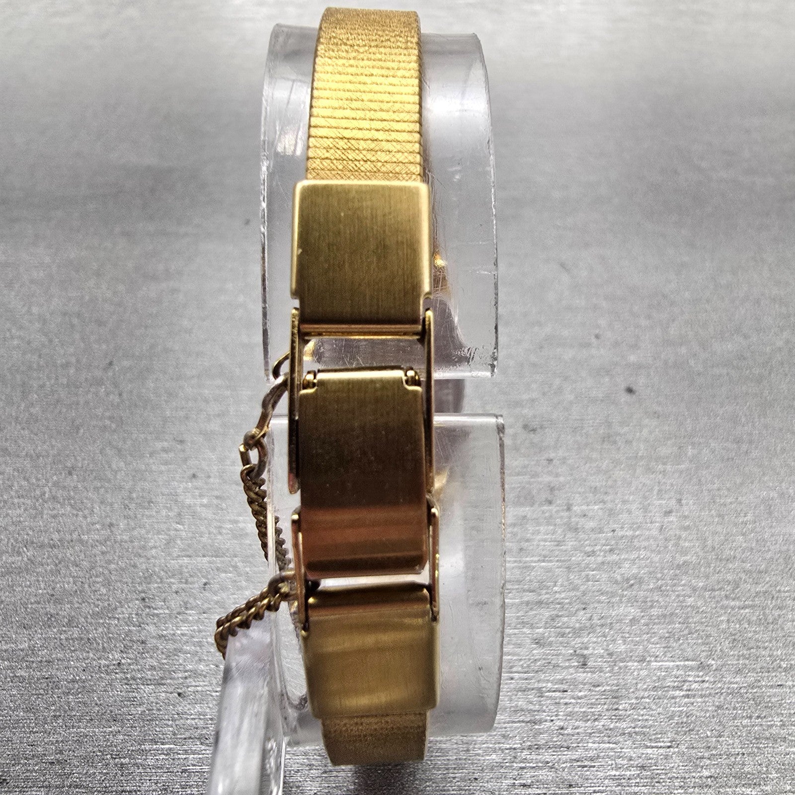 Citizen Watch Women 18mm Champagne Dial Gold Tone Oval 2030-205308 New Battery7
