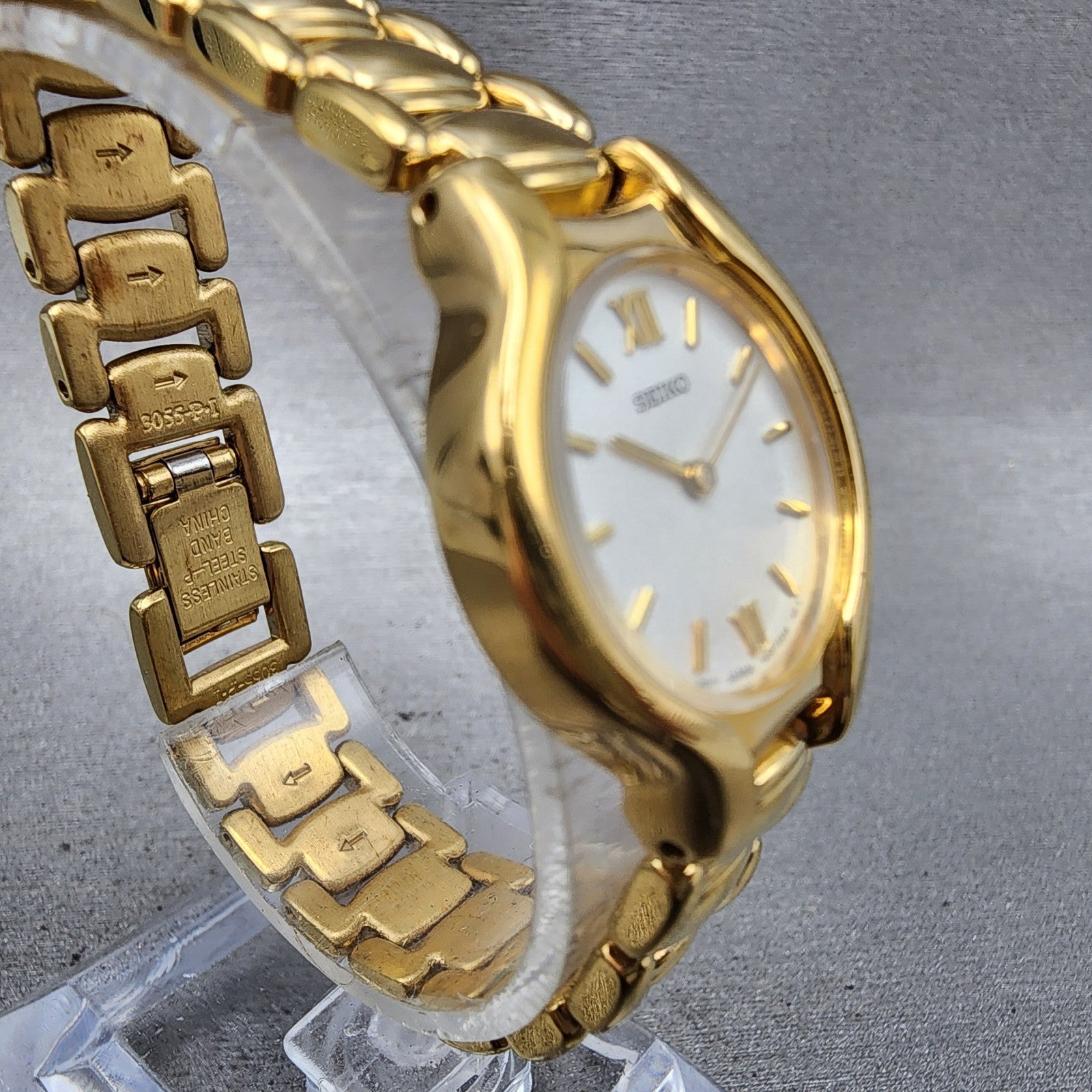 Seiko Watch Women 23mm Silver Dial Gold Tone Round 1n001f00 New Battery4
