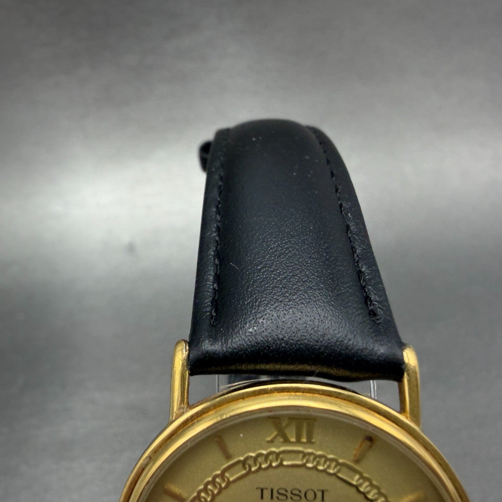 Tissot Watch Unisex 31mm Gold Dial Gold Tone Round E168 Chaine D'Or New battery5