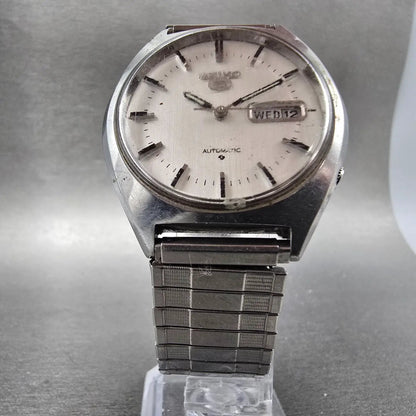 Seiko 5 Automatic Watch Men 37mm Silver Dial Silver Tone Daydate 6309-8670 PARTS6
