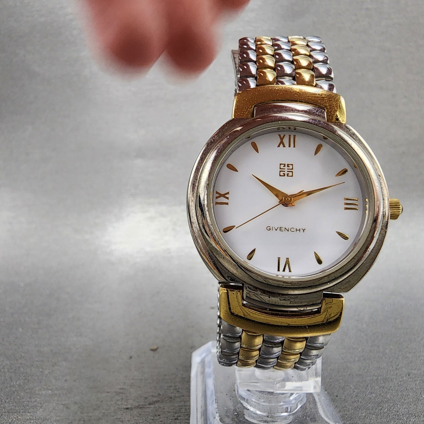 Givenchy Watch Women 33mm White Dial Two Tone Round New Battery5