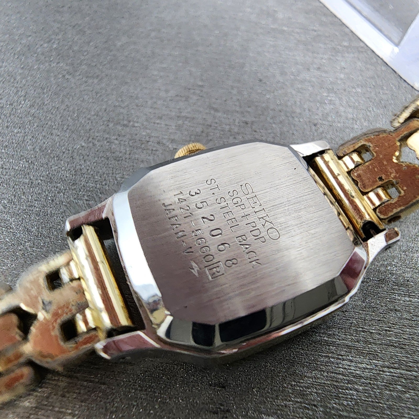 Seiko Tank Watch Women 19mm Champagne Dial Gold Tone 14215660 New Battery9