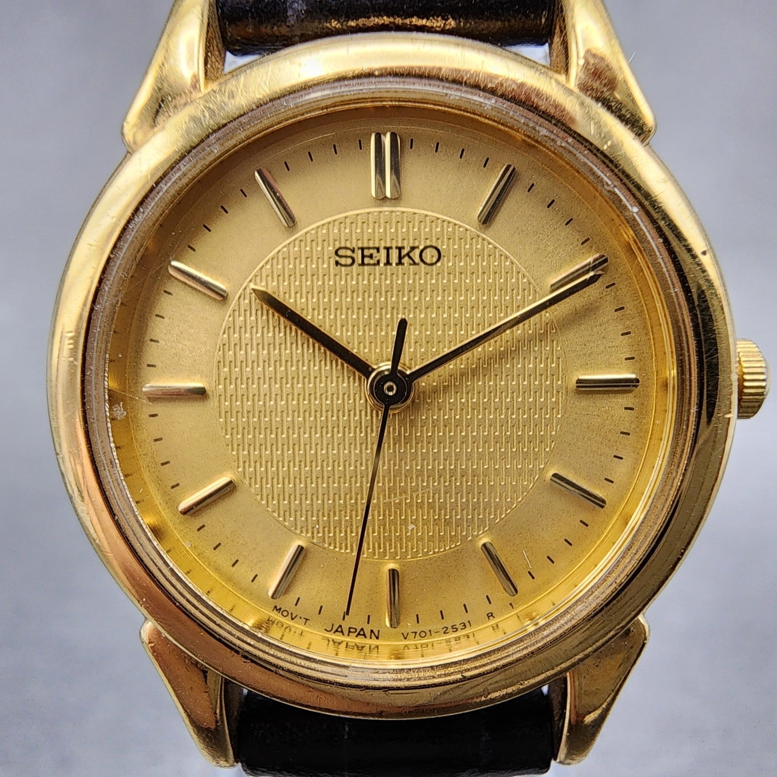 Seiko Watch Women 25mm Champagne Dial gold Tone Round V7011930 New Battery1