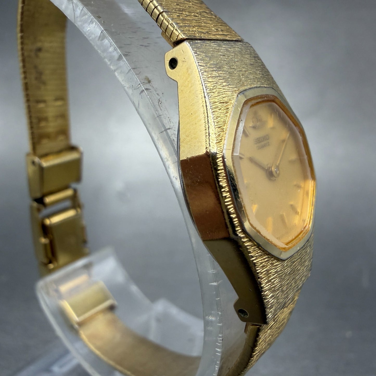 Seiko Watch Women 17mm Champagne Dial Gold Tone Octagon 2Y00-5040 New Battery3