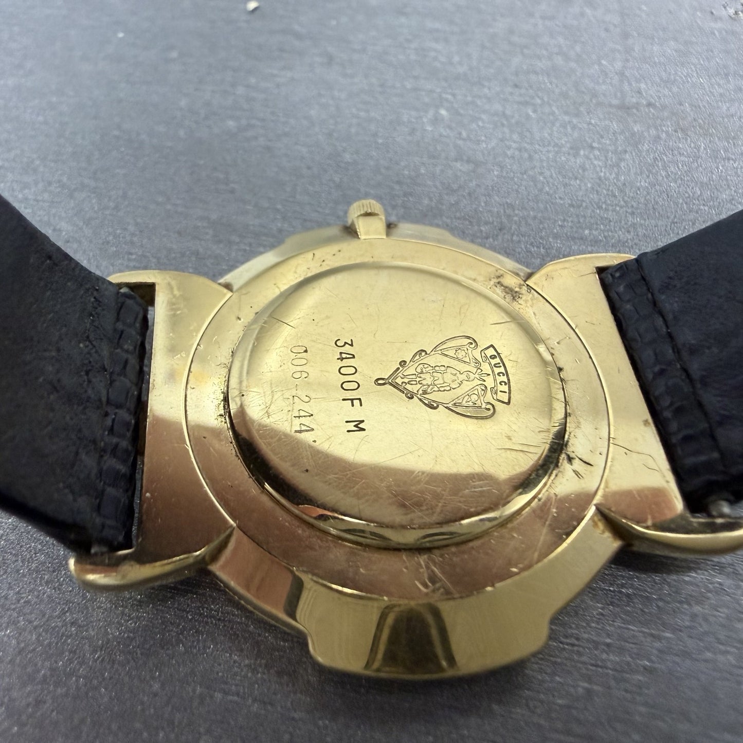 Gucci Watch Men 31mm Black Dial Gold Tone Vintage Roman Numerals 3400F PARTS10