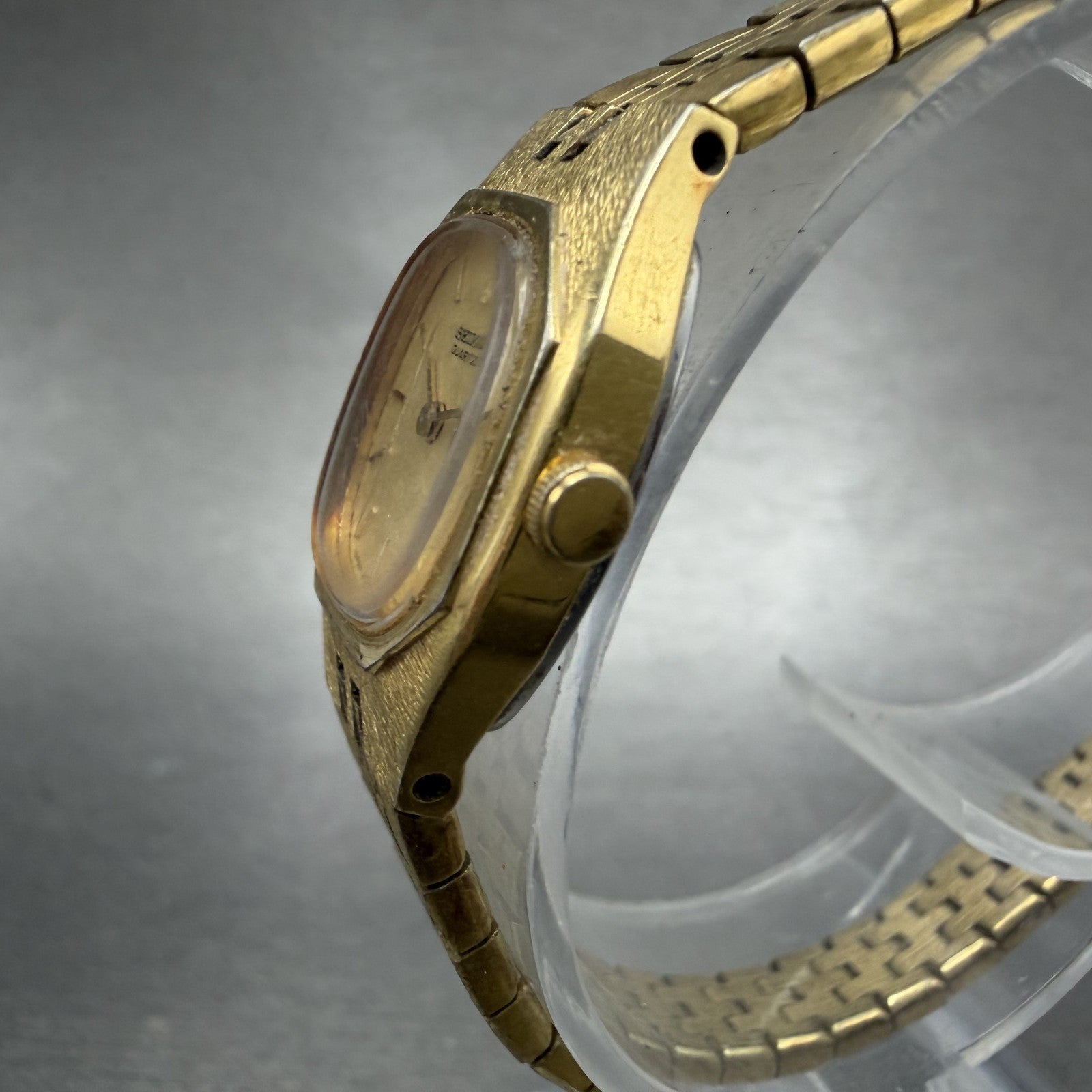 Seiko Watch Women 17mm Champagne Dial Gold Tone Rectangle 2C20-5749 New Batt ABD2