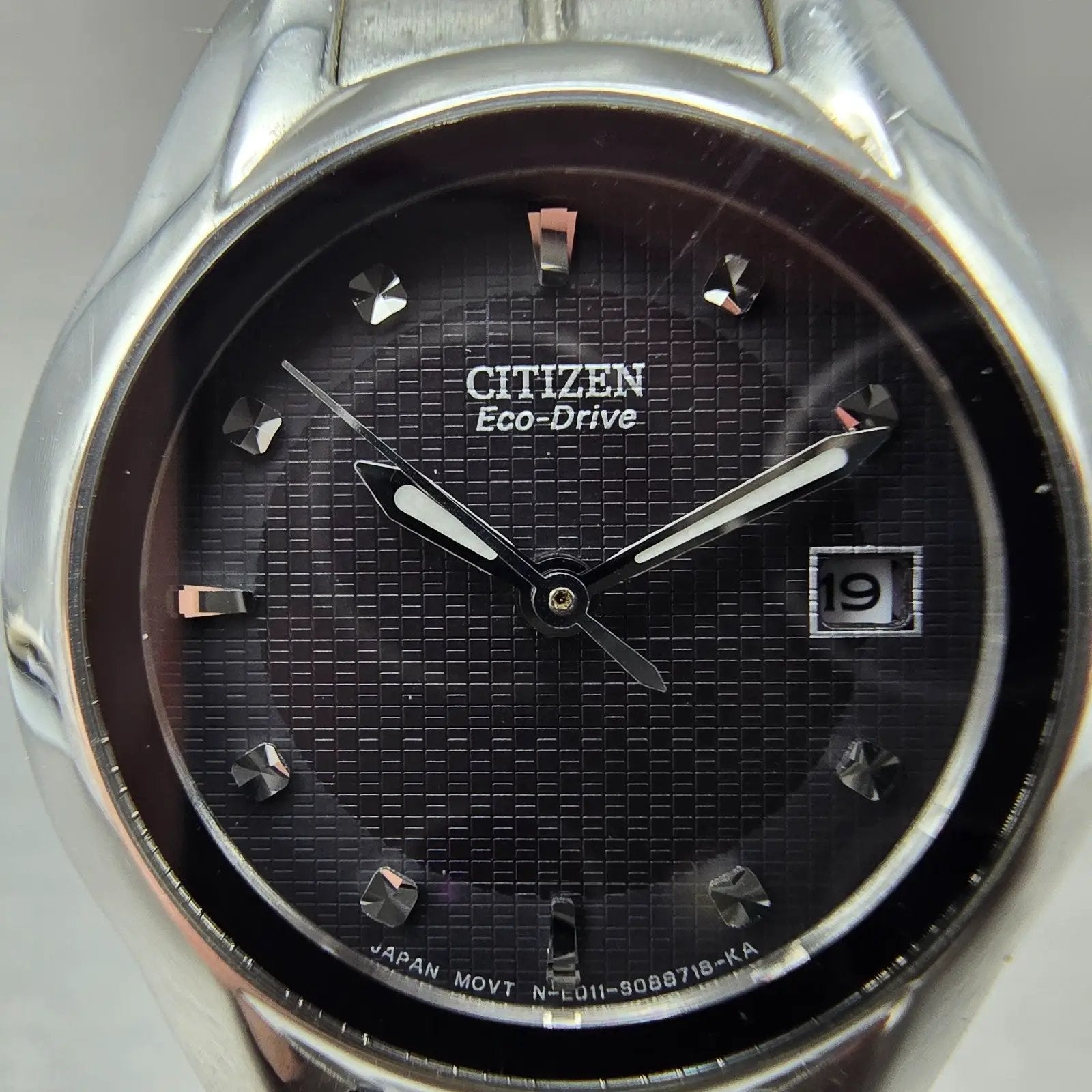 Citizen Eco-Drive Watch Women 25mm Black Dial Silver Tone Date E011-S058503 Runs1
