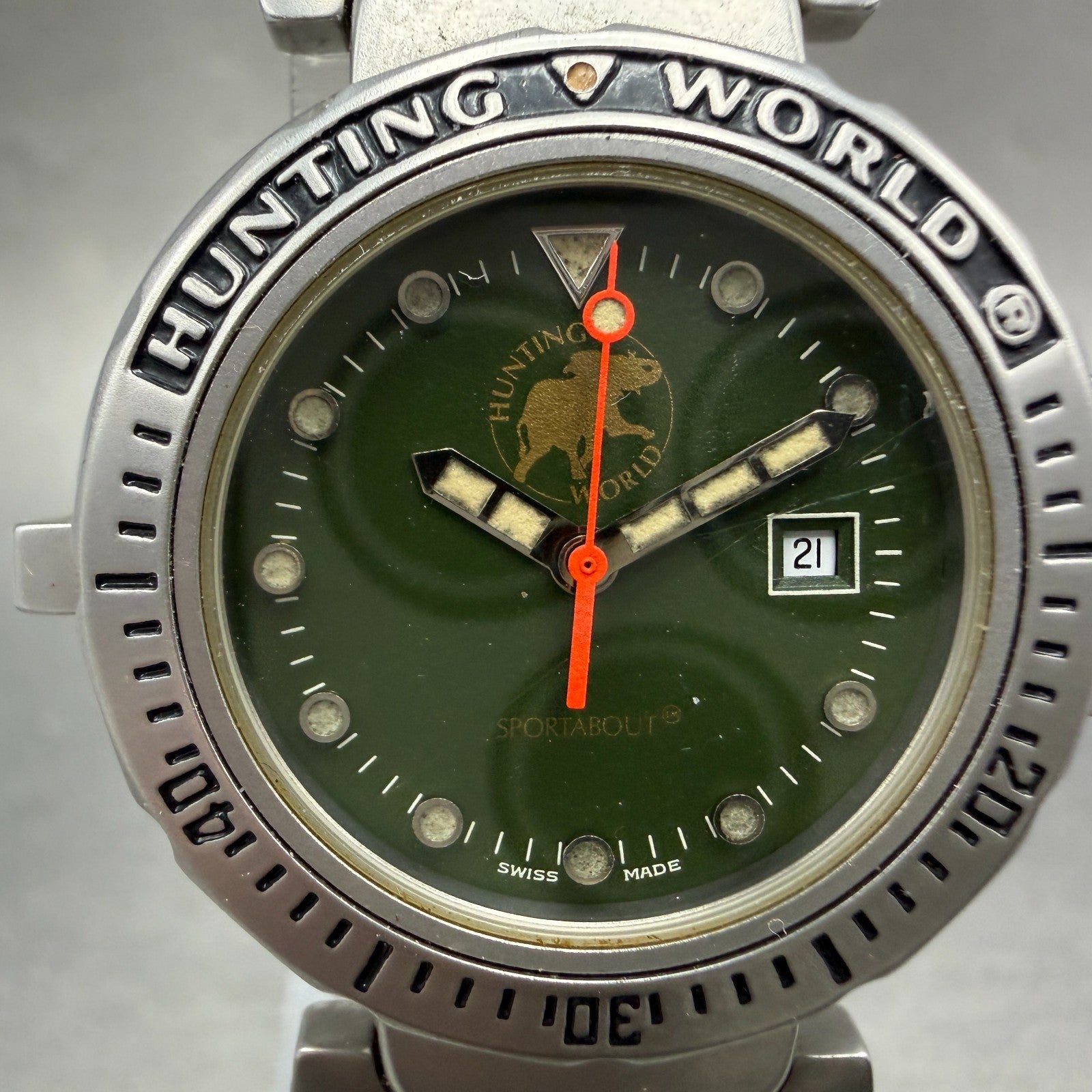 Hunting World Sportabout Dive Watch Women 33mm Green Dial Steel Date Round Works1