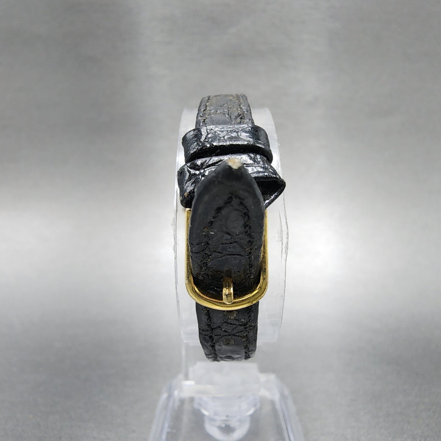 VTG Seiko Watch Women 17mm Gold Dial Gold Tone Oval Manual Wind 1100-5549 READ!!