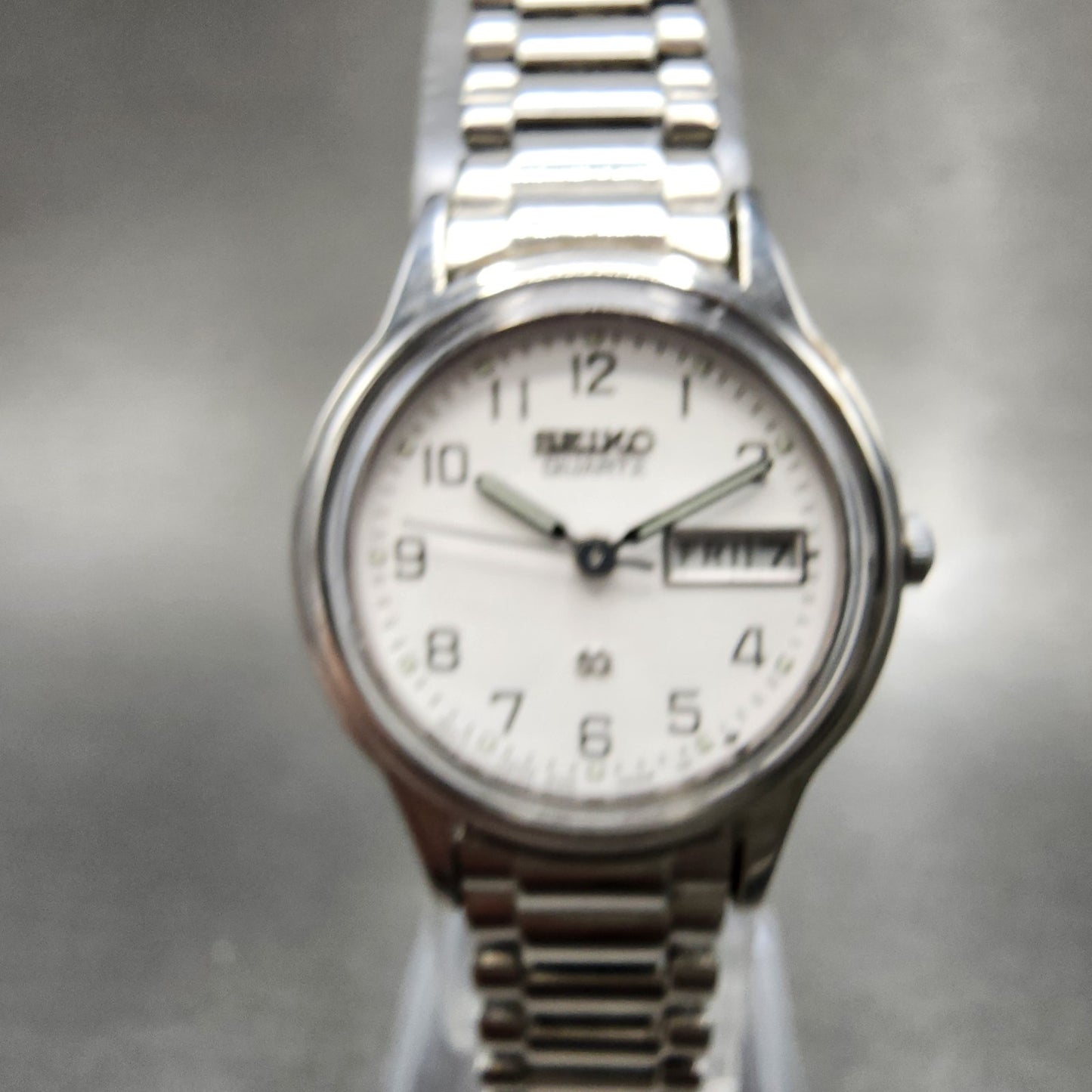 Seiko SQ Watch Women 24mm White Dial Silver Tone Daydate 3y030a29 New Battery1