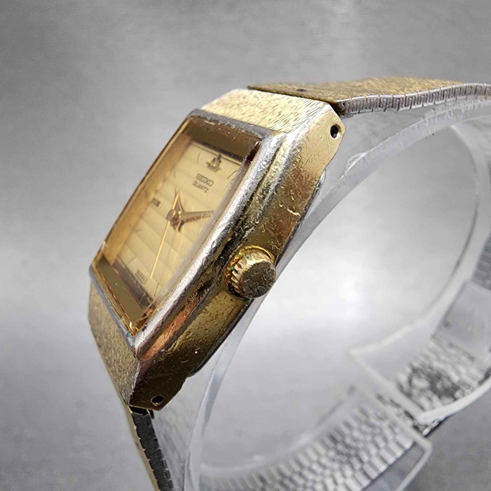 Seiko Watch Women 19mm Champagne Dial Gold Tone Rectangle 8y215000 New Battery2