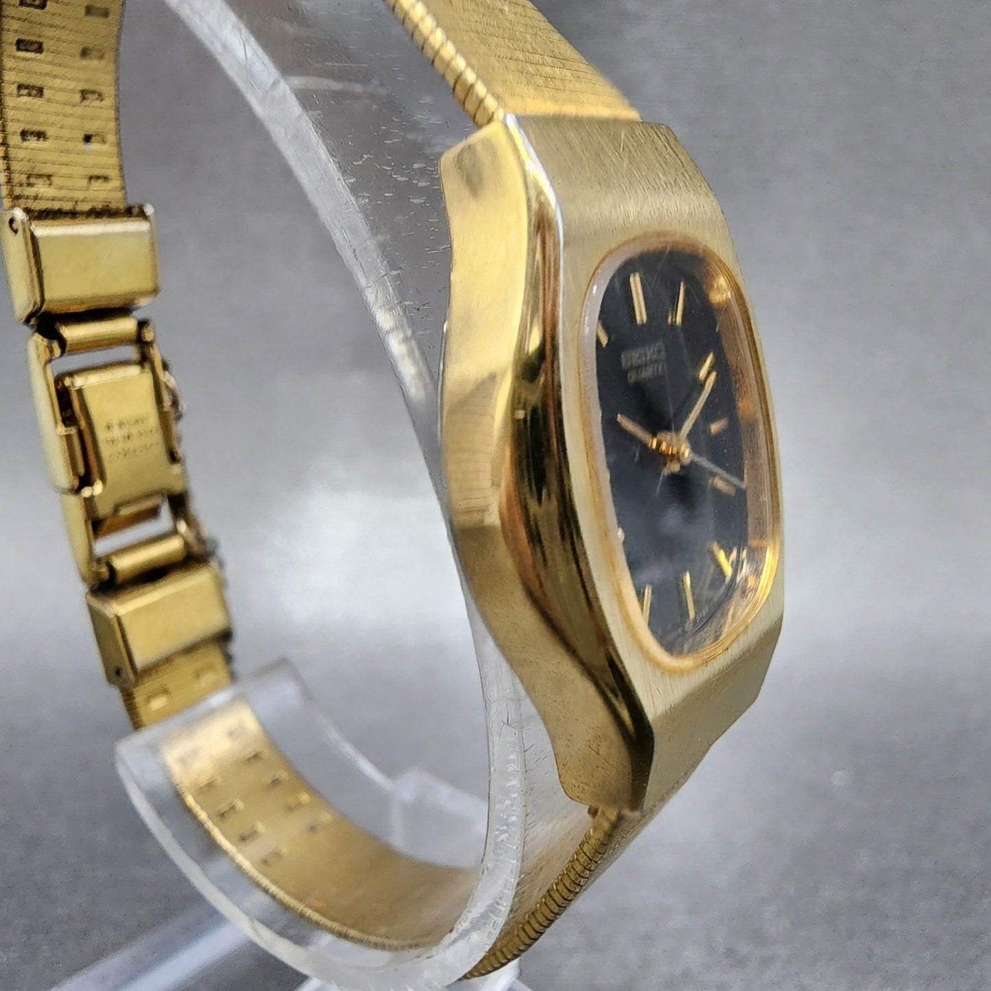 Seiko Watch Women 21mm Black Dial Gold Tone Round 5y955049 New Battery3
