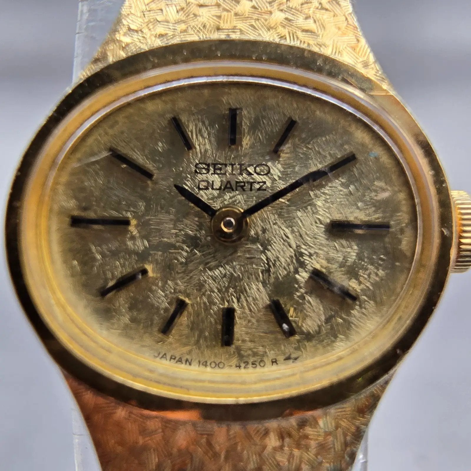 Seiko Watch Women 17mm Gold Dial Gold Tone Oval 1400-7389 New Battery Vintage1