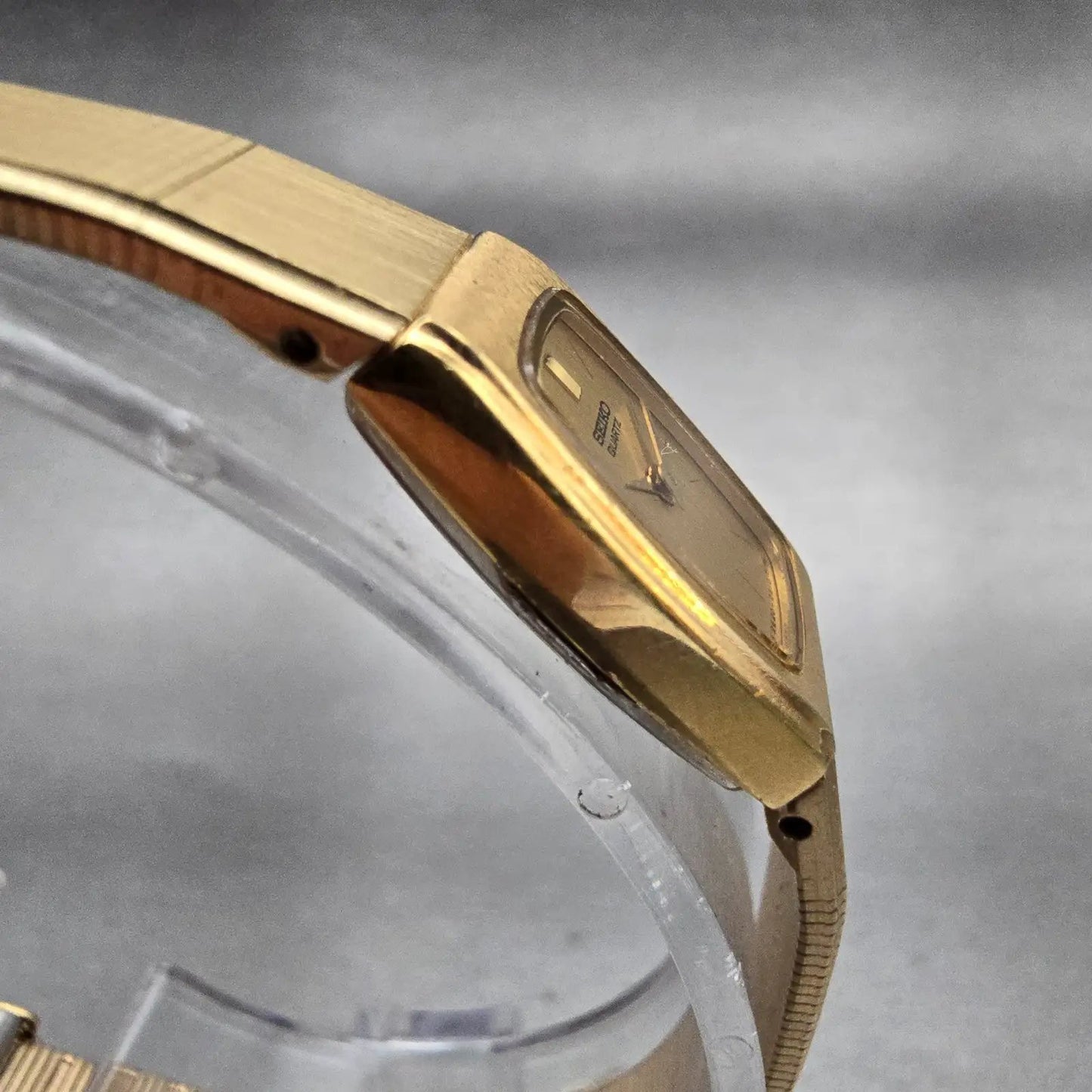 Seiko Tank Watch Women 13mm Gold Dial Gold Tone Rectangle 2E20-5139 New Battery3