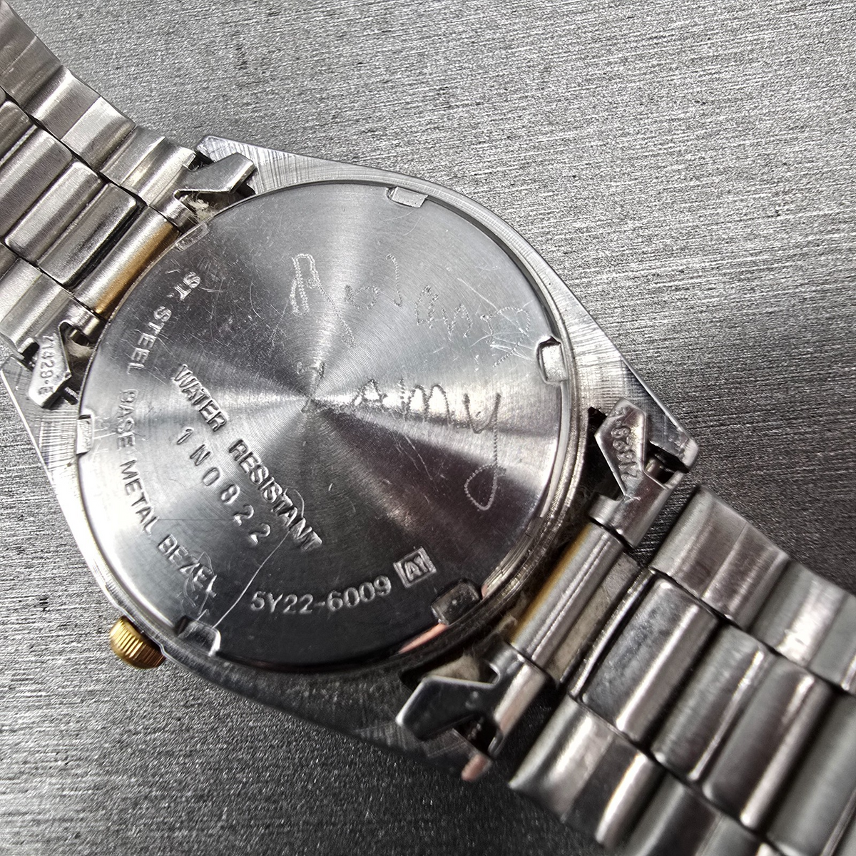 Seiko SQ Watch Men 33mm Silver Dial Two Tone Date Round 5Y22-6009 New Battery10
