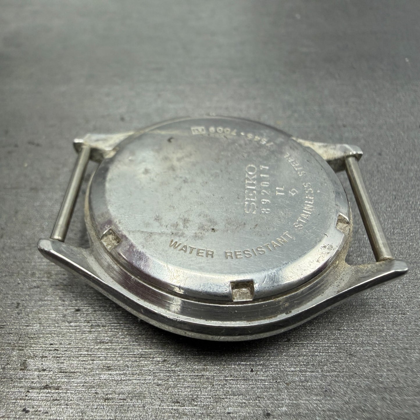 Seiko SQ Watch Men 37mm White Dial Silver Tone Date Round 7546-7009 PARTS10