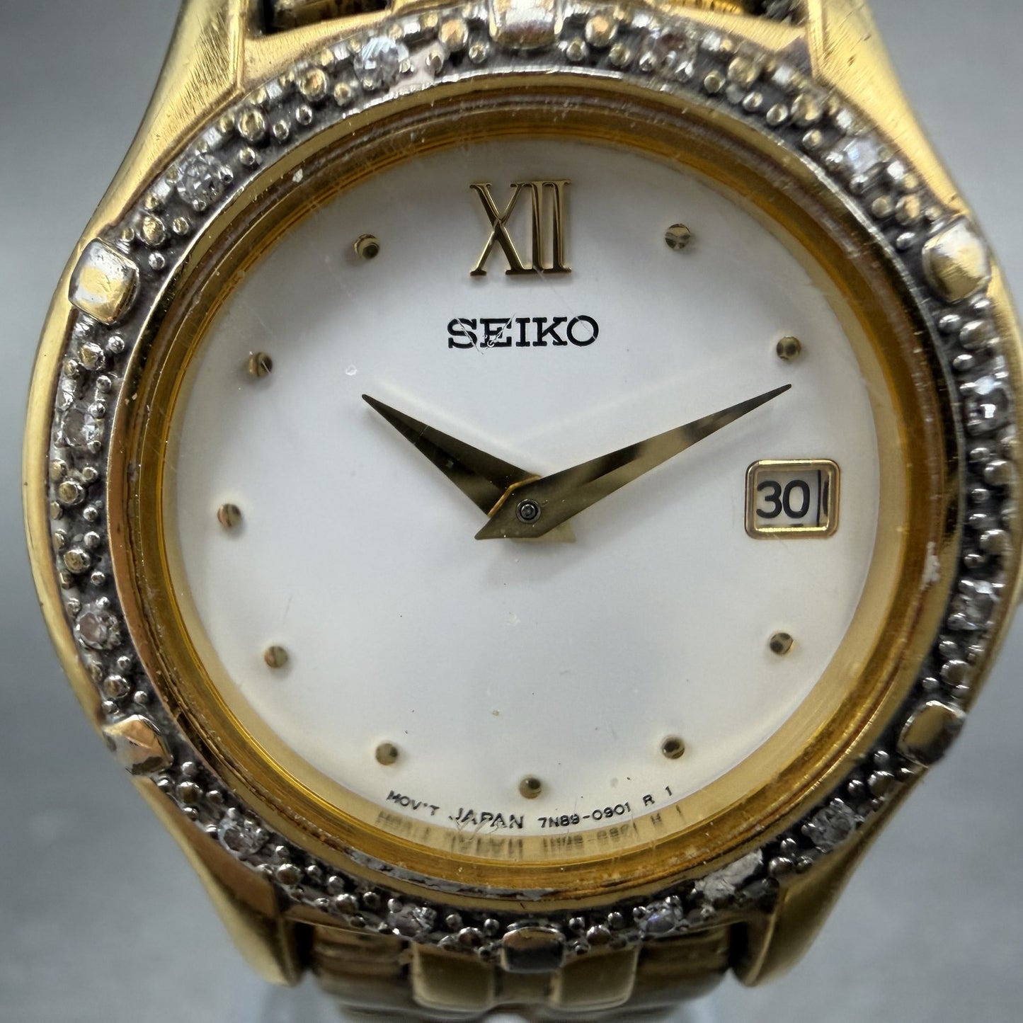 Seiko Watch Women 26mm White Dial Gold Tone Date Round 7N89-0449 New Battery1