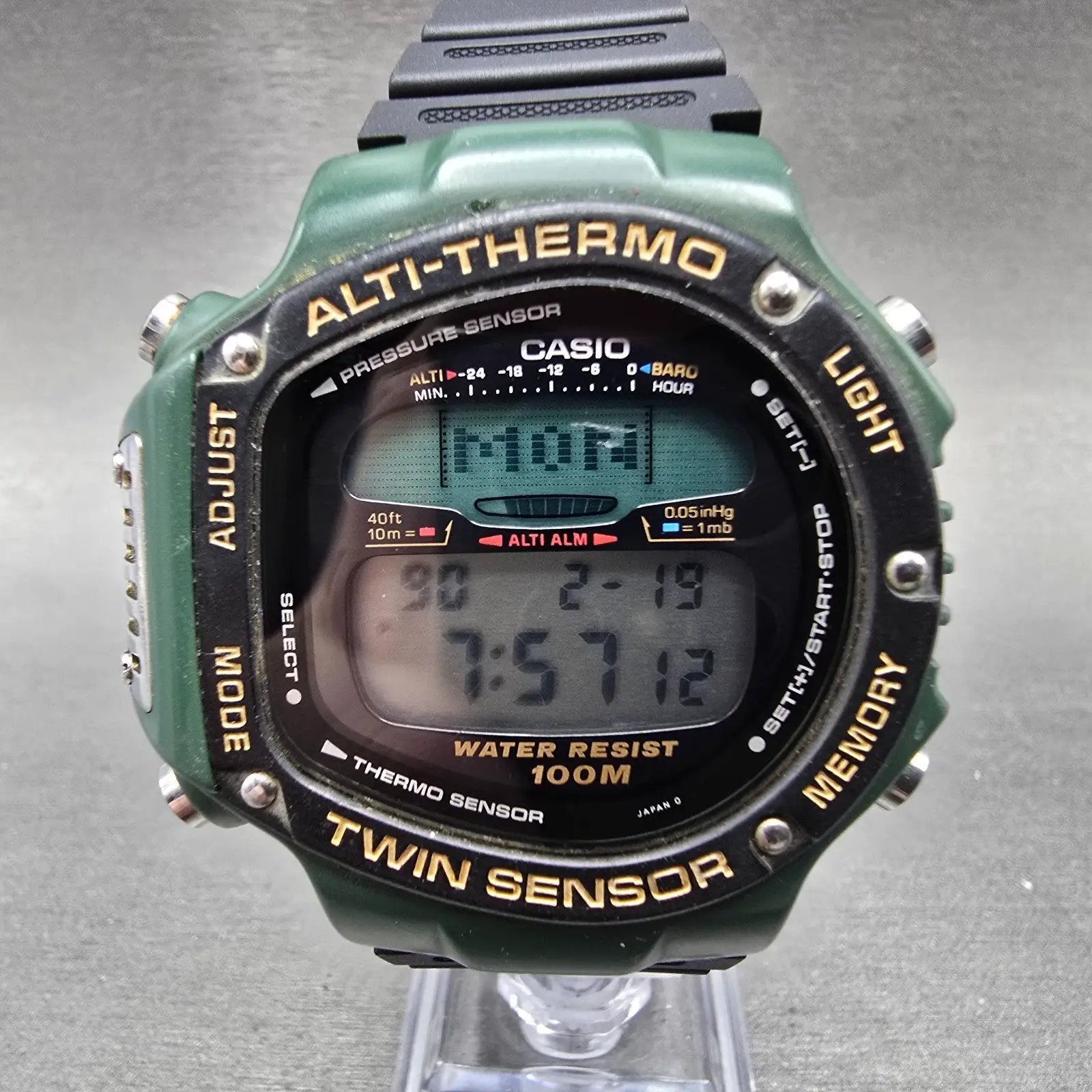 Casio ALT-6000 Twin Senor Watch Men 49mm Green Black Digital New Batt0