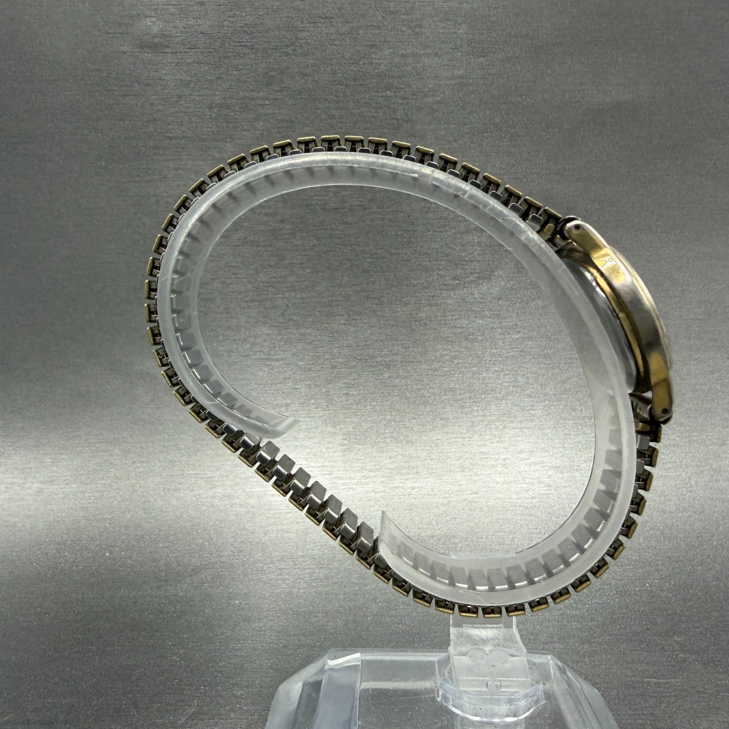 Seiko Avenue Watch Women 23mm Silver Dial Gold Tone Round 1F21-0D20 New Battery8