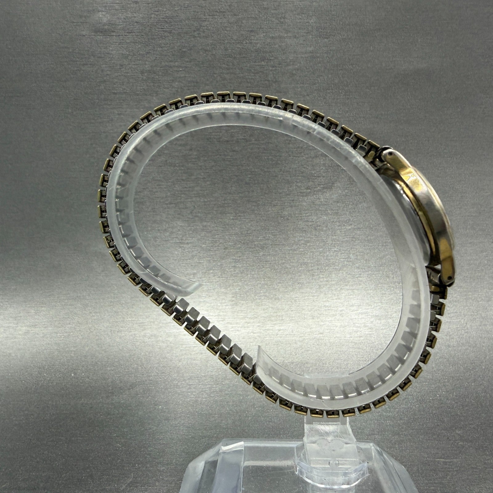 Seiko Avenue Watch Women 23mm Silver Dial Gold Tone Round 1F21-0D20 New Battery8